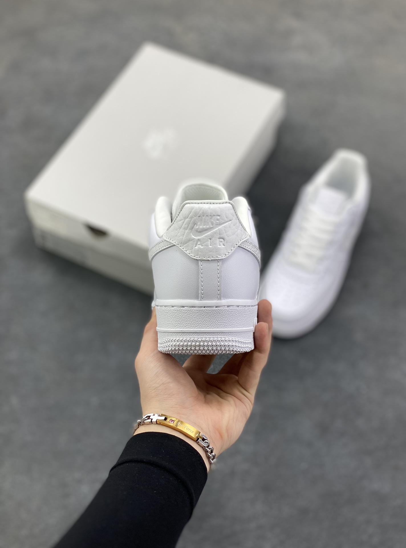 图片[4]-Nike Air Force 1 Low 白链条 空军一号低帮运动休闲板鞋 原楦头原纸板 打造纯正空军版型 专注外贸渠道 全掌内置蜂窝气垫 原盒配件 原厂中底钢印、拉帮完美 货号：IM6485-121 尺码：36 36.5 37.5 38 38.5 39 40 40.5 41 42 42.5 43 44 44.5 45-选品中心