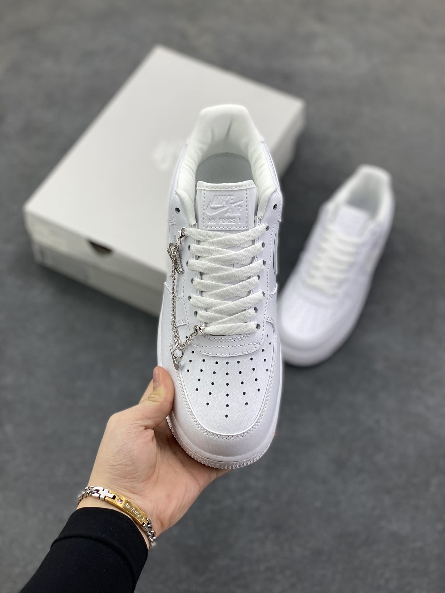 图片[2]-Nike Air Force 1 Low 白链条 空军一号低帮运动休闲板鞋 原楦头原纸板 打造纯正空军版型 专注外贸渠道 全掌内置蜂窝气垫 原盒配件 原厂中底钢印、拉帮完美 货号：IM6485-121 尺码：36 36.5 37.5 38 38.5 39 40 40.5 41 42 42.5 43 44 44.5 45-选品中心