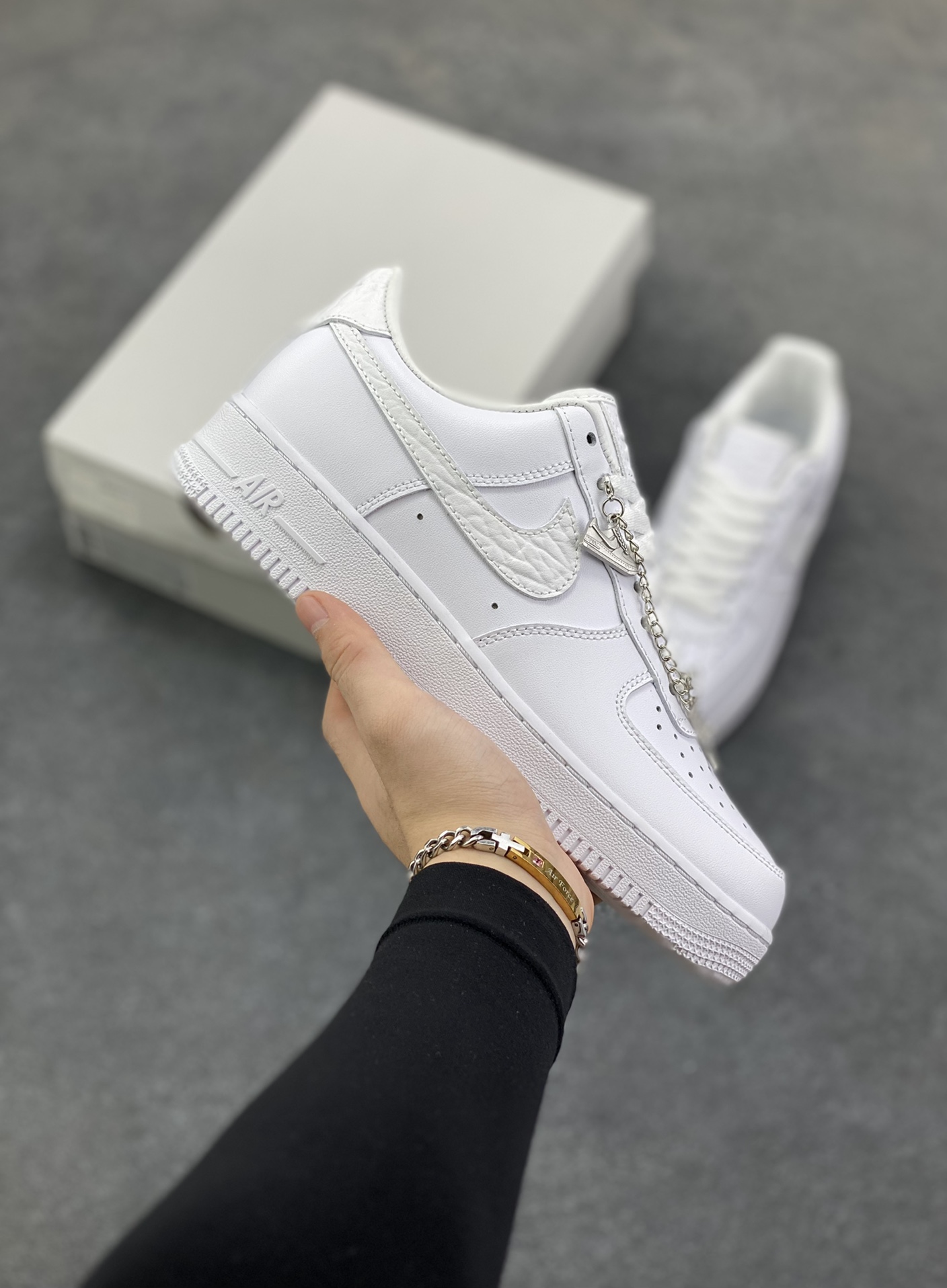 Nike Air Force 1 Low 白链条 空军一号低帮运动休闲板鞋 原楦头原纸板 打造纯正空军版型 专注外贸渠道 全掌内置蜂窝气垫 原盒配件 原厂中底钢印、拉帮完美 货号：IM6485-121 尺码：36 36.5 37.5 38 38.5 39 40 40.5 41 42 42.5 43 44 44.5 45-选品中心
