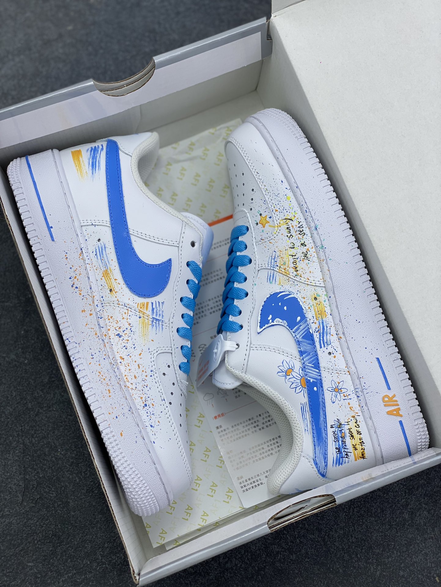 图片[9]-【定制球鞋】Nike Air Force 1 小雏菊 设计 百搭 潮流时尚 小清新 包裹性耐磨防滑 低帮 板鞋 女款 蓝白工艺难度大 原楦头原纸板 原装鞋盒 定制五金配件 内置全掌气垫 原厂鞋底 货号：CW2288-111 尺码：36 36.5 37.5 38 38.5 39 40 40.5 41 42 42.5 43 44 44.5 45-选品中心