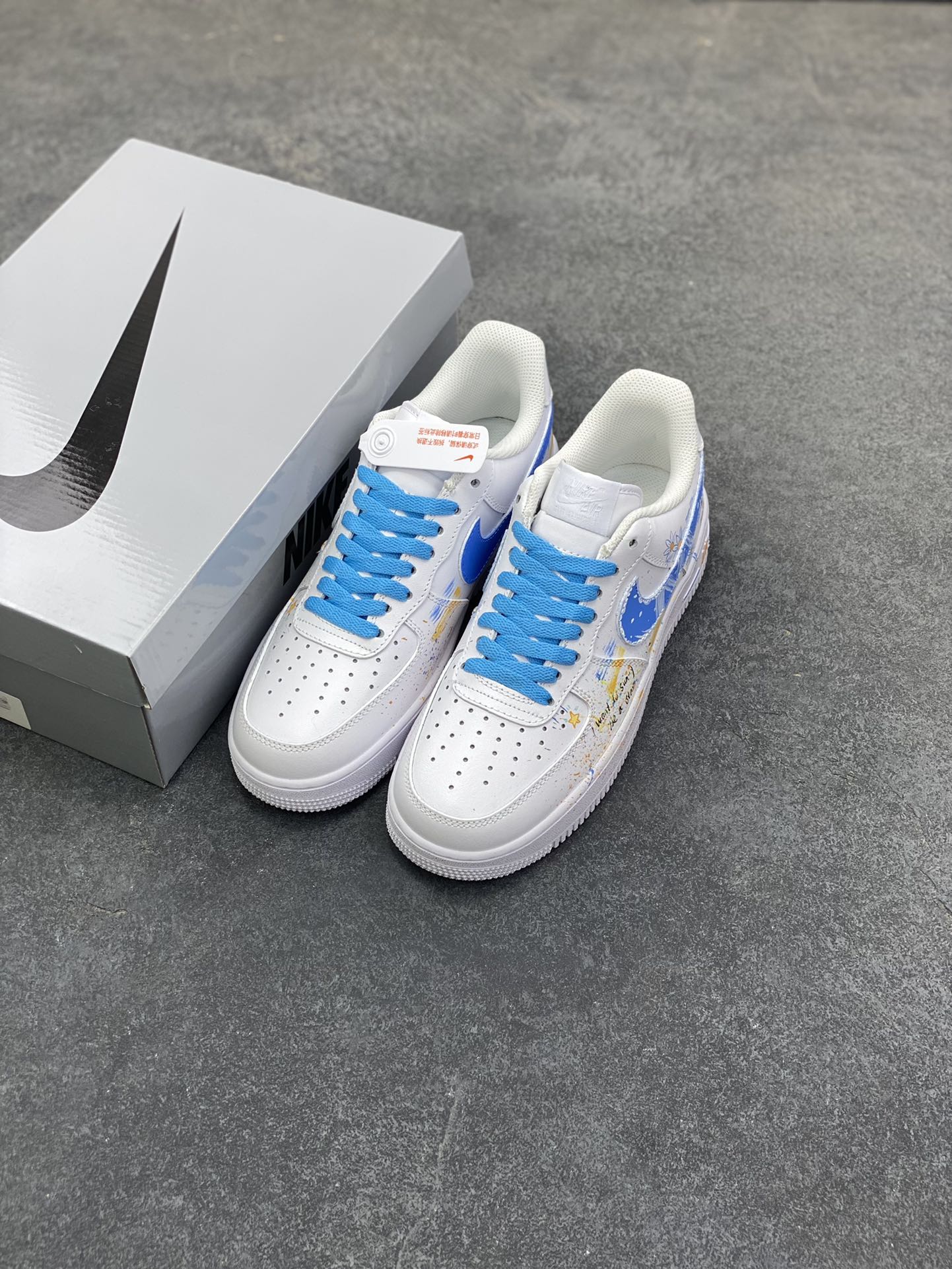 图片[8]-【定制球鞋】Nike Air Force 1 小雏菊 设计 百搭 潮流时尚 小清新 包裹性耐磨防滑 低帮 板鞋 女款 蓝白工艺难度大 原楦头原纸板 原装鞋盒 定制五金配件 内置全掌气垫 原厂鞋底 货号：CW2288-111 尺码：36 36.5 37.5 38 38.5 39 40 40.5 41 42 42.5 43 44 44.5 45-选品中心