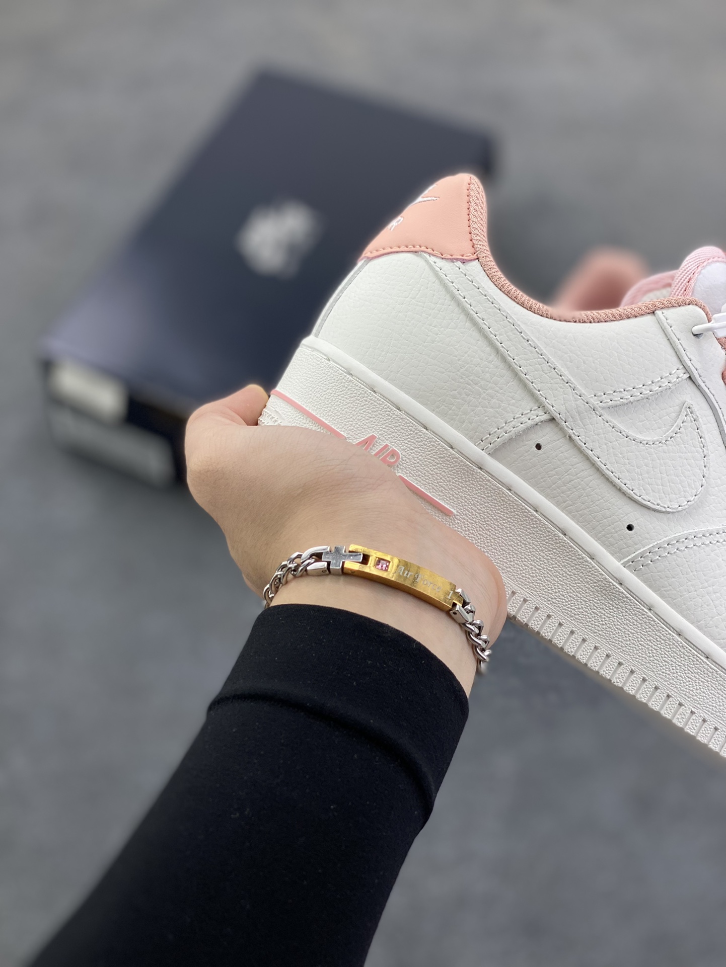 图片[6]-福利特价 Air Force 1 \’07 Low 白粉 原楦头原纸板 打造纯正空军版型 #专注外贸渠道 全掌内置蜂窝气垫 #原盒配件 原厂中底钢印、拉帮完美 货号：HV4403-601 尺码：36 36.5 37.5 38 38.5 39 40-选品中心
