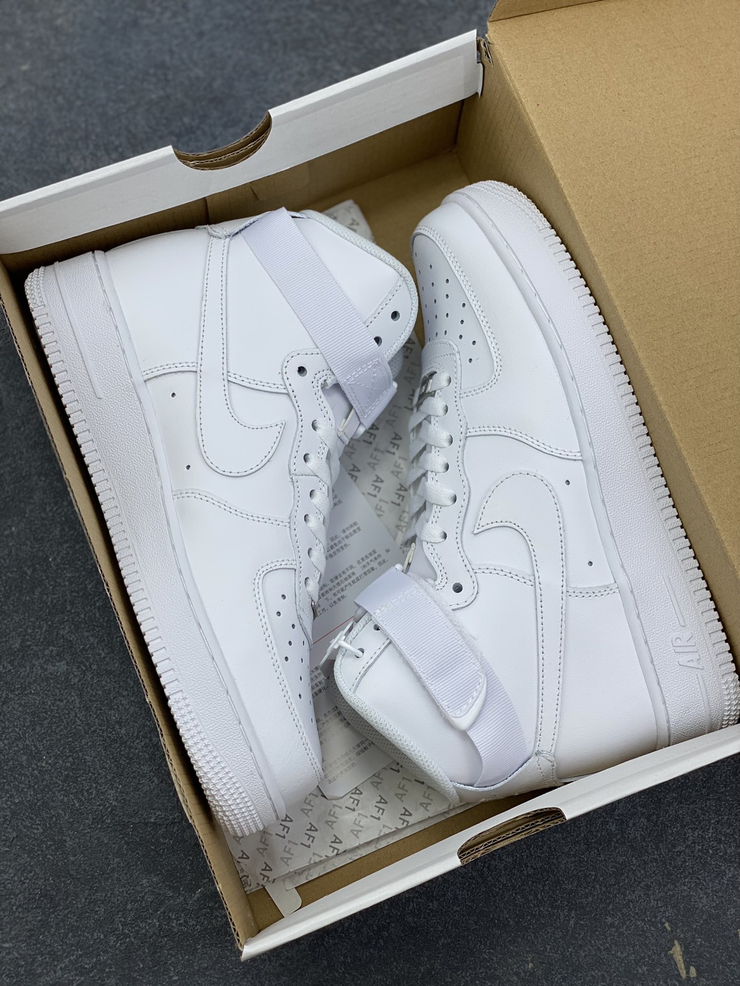 图片[9]-Nike Air Force 1 High 07 高帮白 空军一号高帮运动休闲板鞋 原楦头原纸板 打造纯正空军版型#专注外贸渠道 全掌内置蜂窝气垫 #原盒配件 原厂中底钢印、拉帮完美 货号：CW2290-111 尺码：36 36.5 37.5 38 38.5 39 40 40.5 41 42 42.5 43 44 44.5 45-选品中心