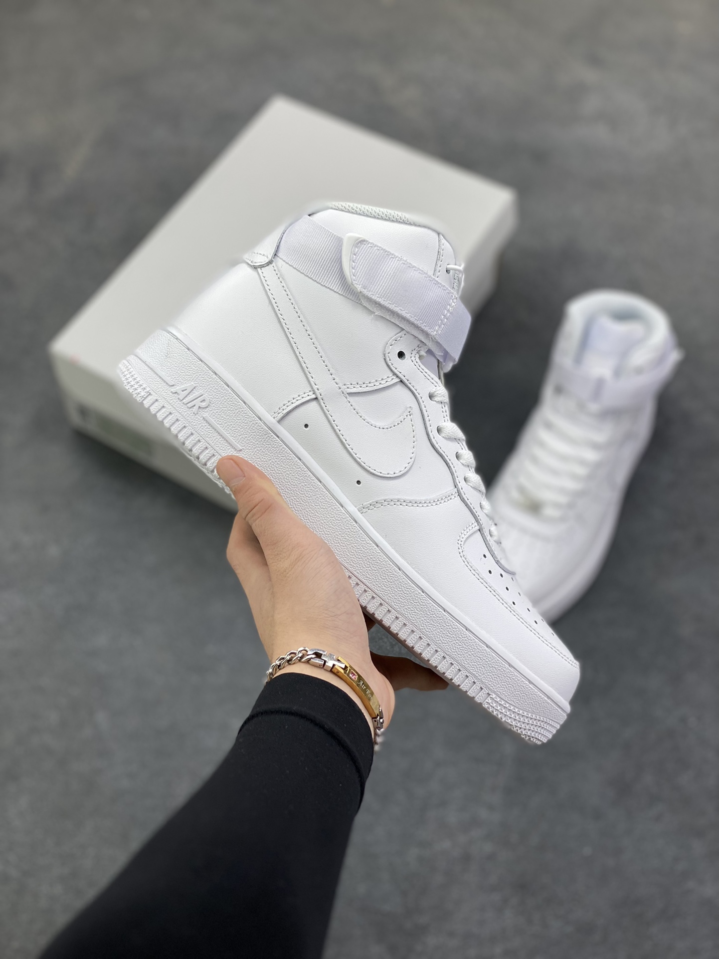Nike Air Force 1 High 07 高帮白 空军一号高帮运动休闲板鞋 原楦头原纸板 打造纯正空军版型#专注外贸渠道 全掌内置蜂窝气垫 #原盒配件 原厂中底钢印、拉帮完美 货号：CW2290-111 尺码：36 36.5 37.5 38 38.5 39 40 40.5 41 42 42.5 43 44 44.5 45-选品中心