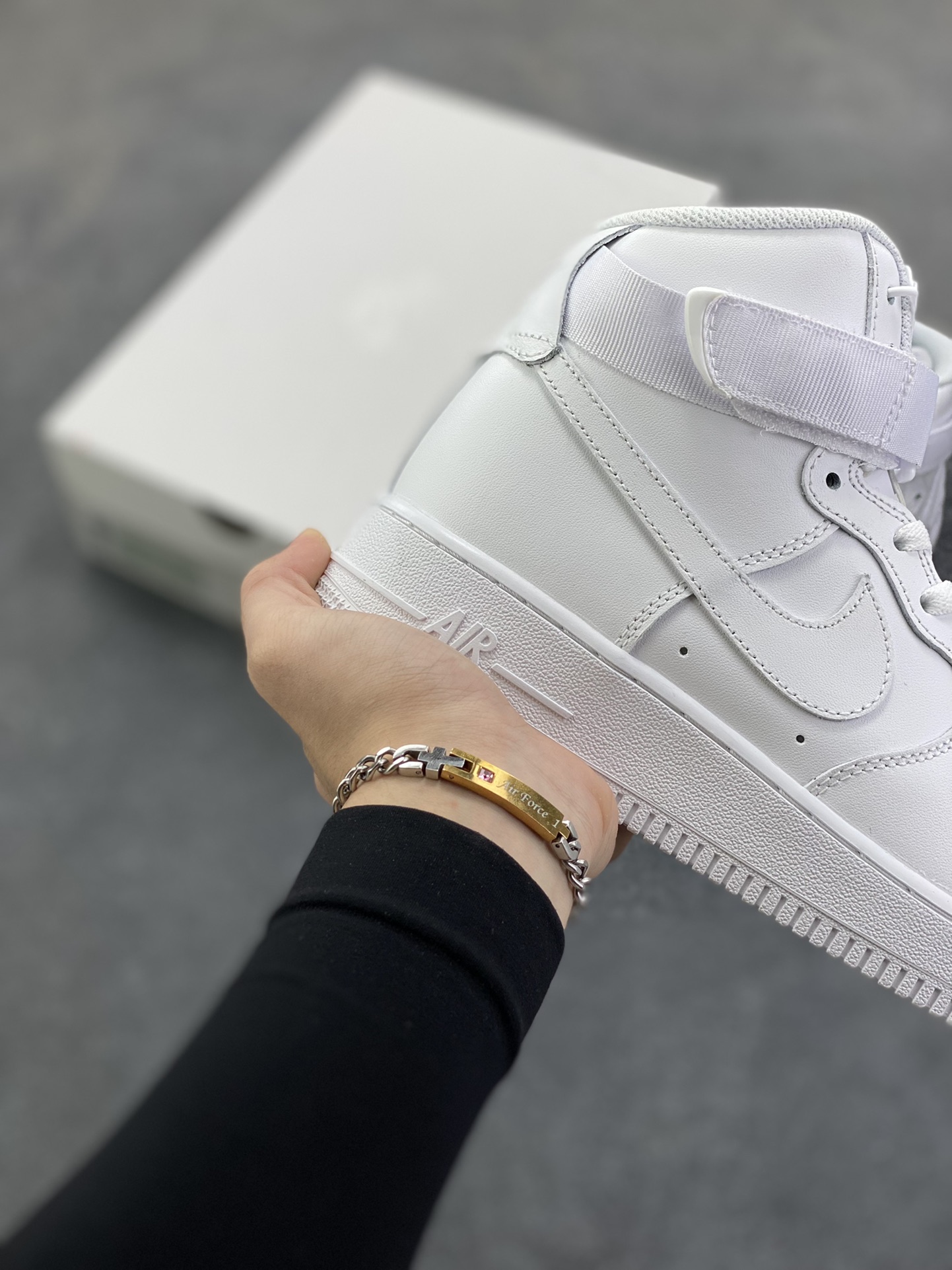 图片[6]-Nike Air Force 1 High 07 高帮白 空军一号高帮运动休闲板鞋 原楦头原纸板 打造纯正空军版型#专注外贸渠道 全掌内置蜂窝气垫 #原盒配件 原厂中底钢印、拉帮完美 货号：CW2290-111 尺码：36 36.5 37.5 38 38.5 39 40 40.5 41 42 42.5 43 44 44.5 45-选品中心