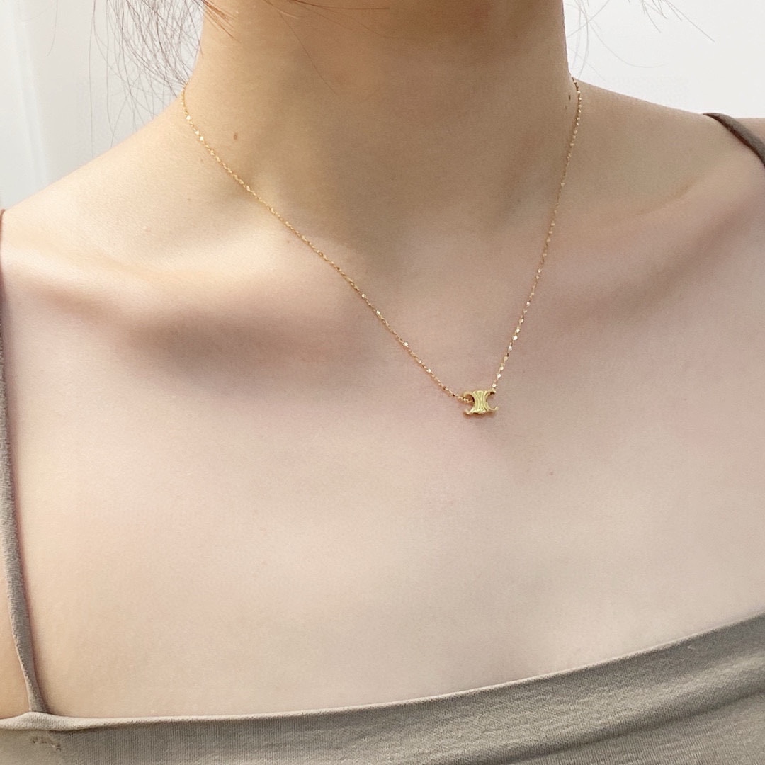 NO:583231,Celine Arc de Triomphe pendant necklace with Arc de Triomphe pattern, cutting process bright chain sparkling 14K stainless steel color-preserving material engraved with hollow patterns!  Super chic, simple and versatile, literary and artistic personality, bringing you a fashionable experience. Recommended for cracking the wall!  A very easy-to-match, very casual one. You can match it with anything. Fine jewelry, celine, celine, necklace.19860909Celine赛琳凯旋门吊坠项链搭配凯旋门图案,切割工艺亮面链条闪闪发光14K精钢保色材质雕刻镂空图案！超炸Chic感 ,简洁百搭、文艺个性,带给你时髦体验 墙裂推荐！超级好搭配的一款非常休闲的一款 随意搭配都可以,饰品精品,celine,celine,necklace,Jewelry