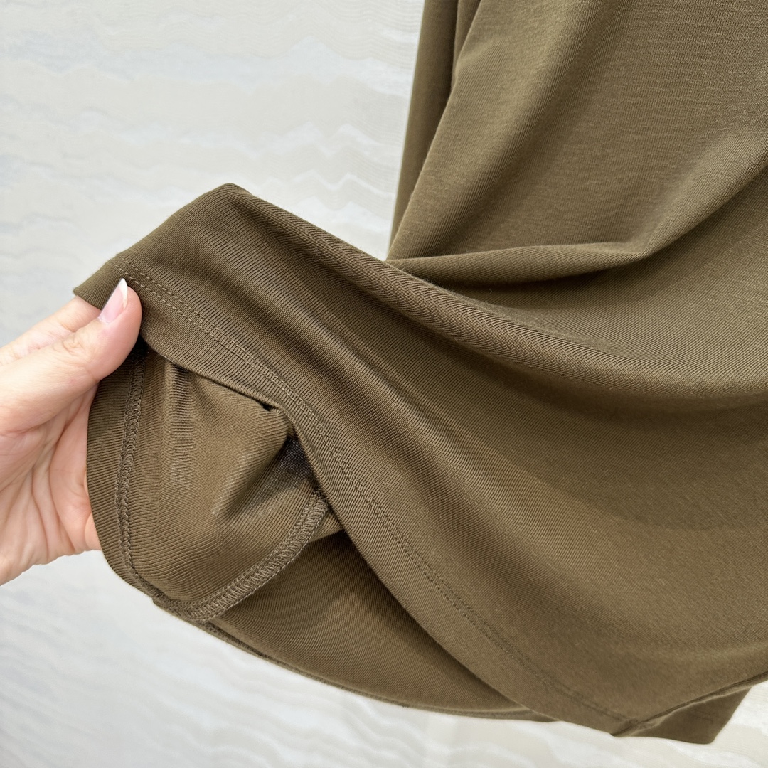 独家首发❤️原单品质，Row风纸片人穿搭！进口天丝羊毛半高领打底衫！锁骨捏褶设计。超级显瘦神器！极简叠搭