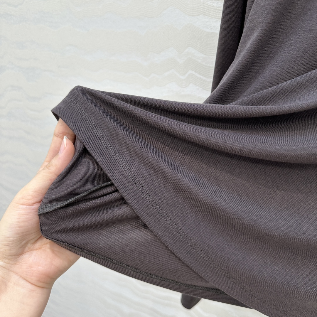 独家首发❤️原单品质，Row风纸片人穿搭！进口天丝羊毛半高领打底衫！锁骨捏褶设计。超级显瘦神器！极简叠搭