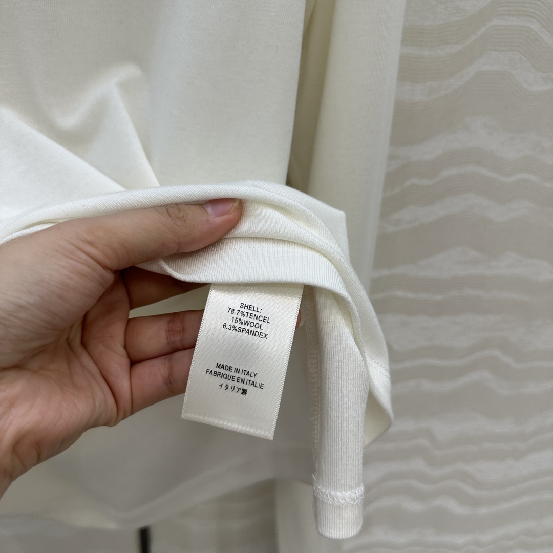 独家首发❤️原单品质，Row风纸片人穿搭！进口天丝羊毛半高领打底衫！锁骨捏褶设计。超级显瘦神器！极简叠搭