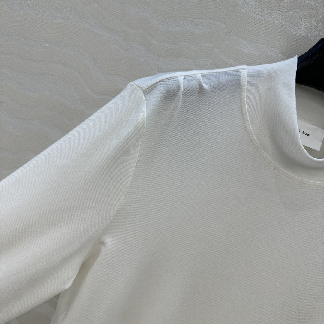 独家首发❤️原单品质，Row风纸片人穿搭！进口天丝羊毛半高领打底衫！锁骨捏褶设计。超级显瘦神器！极简叠搭