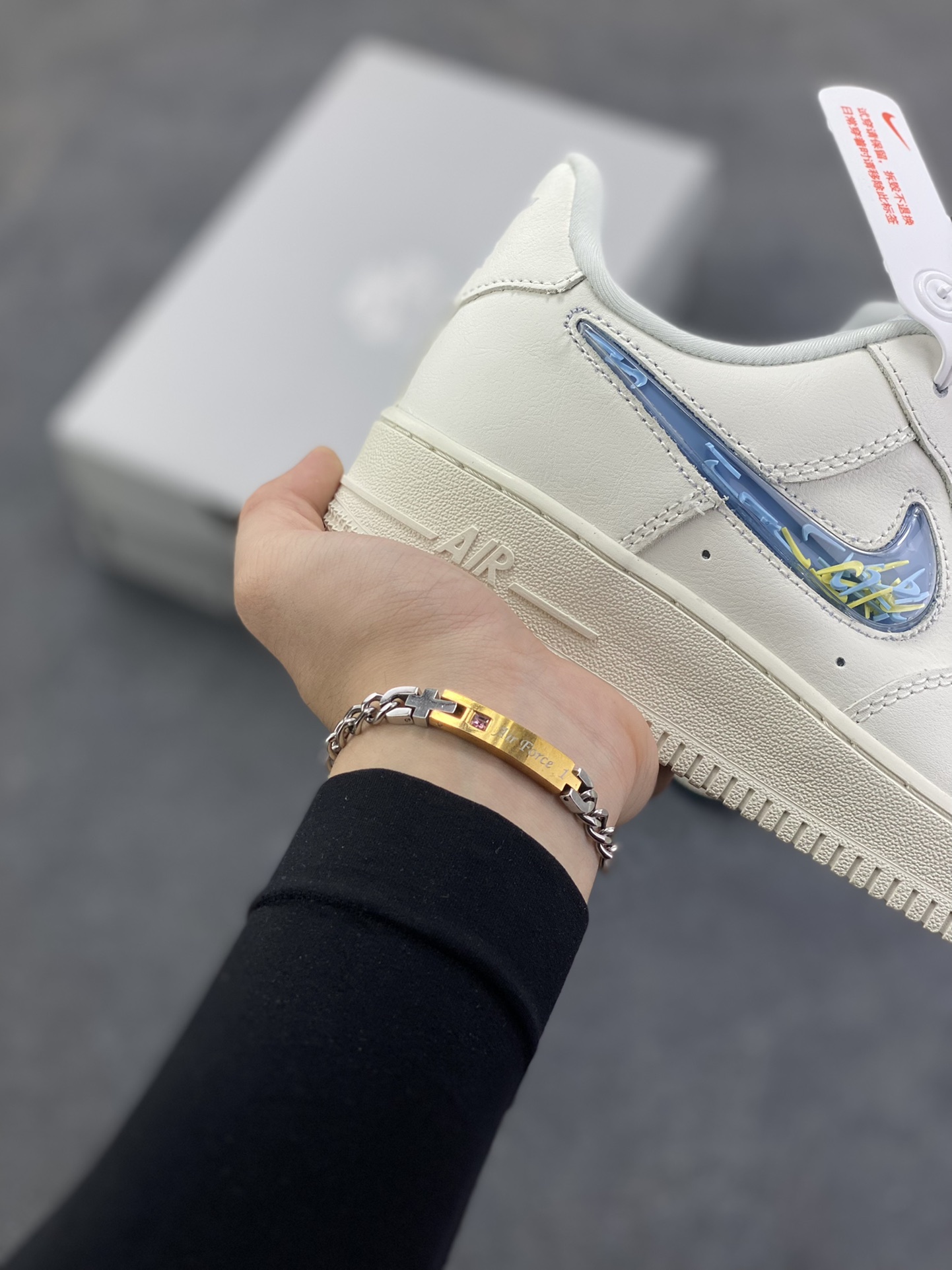 图片[6]-Nike Air Force 1 Low 果冻蓝 空军一号低帮运动休闲板鞋 原楦头原纸板 打造纯正空军版型 专注外贸渠道 全掌内置蜂窝气垫 原盒配件 原厂中底钢印、拉帮完美 货号：IM6697-141 尺码：36 36.5 37.5 38 38.5 39 40 40.5 41 42 42.5 43 44 44.5 45-选品中心