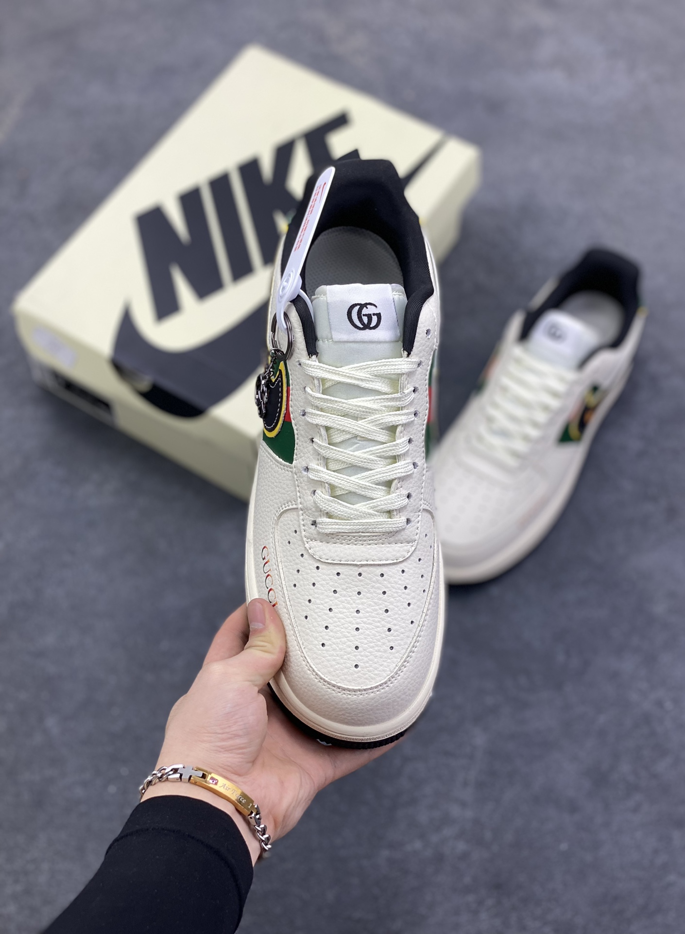 图片[2]-NIke Air Force 1 \’07 Low “古驰联名——米黑金边”空军一号 低帮 运动鞋 休闲鞋 折边针车 工艺难度大 原楦头原纸板 原装鞋盒 定制五金配件 内置全掌气垫 原厂鞋底 货号：DD1982-322 尺码：36 36.5 37.5 38 38.5 39 40 40.5 41 42 42.5 43 44 44.5 45-选品中心