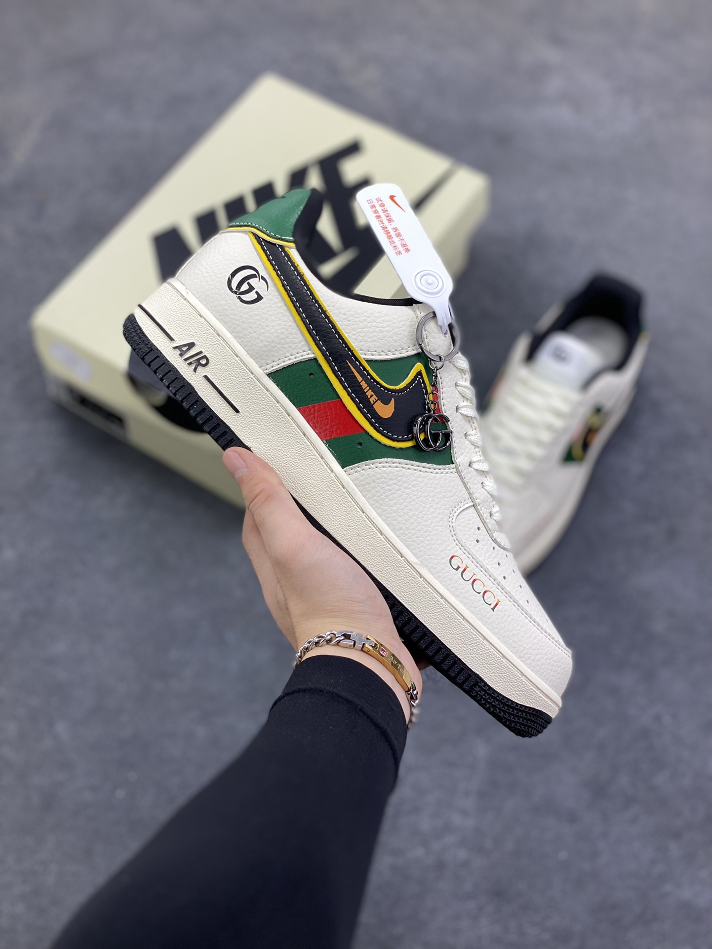 NIke Air Force 1 \'07 Low “古驰联名——米黑金边”空军一号 低帮 运动鞋 休闲鞋 折边针车 工艺难度大 原楦头原纸板 原装鞋盒 定制五金配件 内置全掌气垫 原厂鞋底 货号：DD1982-322 尺码：36 36.5 37.5 38 38.5 39 40 40.5 41 42 42.5 43 44 44.5 45-选品中心