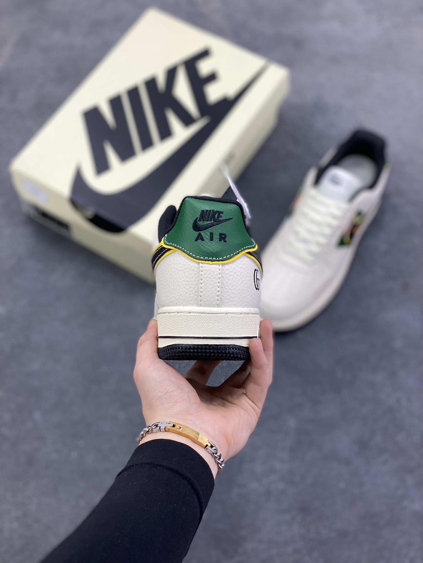 图片[4]-NIke Air Force 1 \’07 Low “古驰联名——米黑金边”空军一号 低帮 运动鞋 休闲鞋 折边针车 工艺难度大 原楦头原纸板 原装鞋盒 定制五金配件 内置全掌气垫 原厂鞋底 货号：DD1982-322 尺码：36 36.5 37.5 38 38.5 39 40 40.5 41 42 42.5 43 44 44.5 45-选品中心