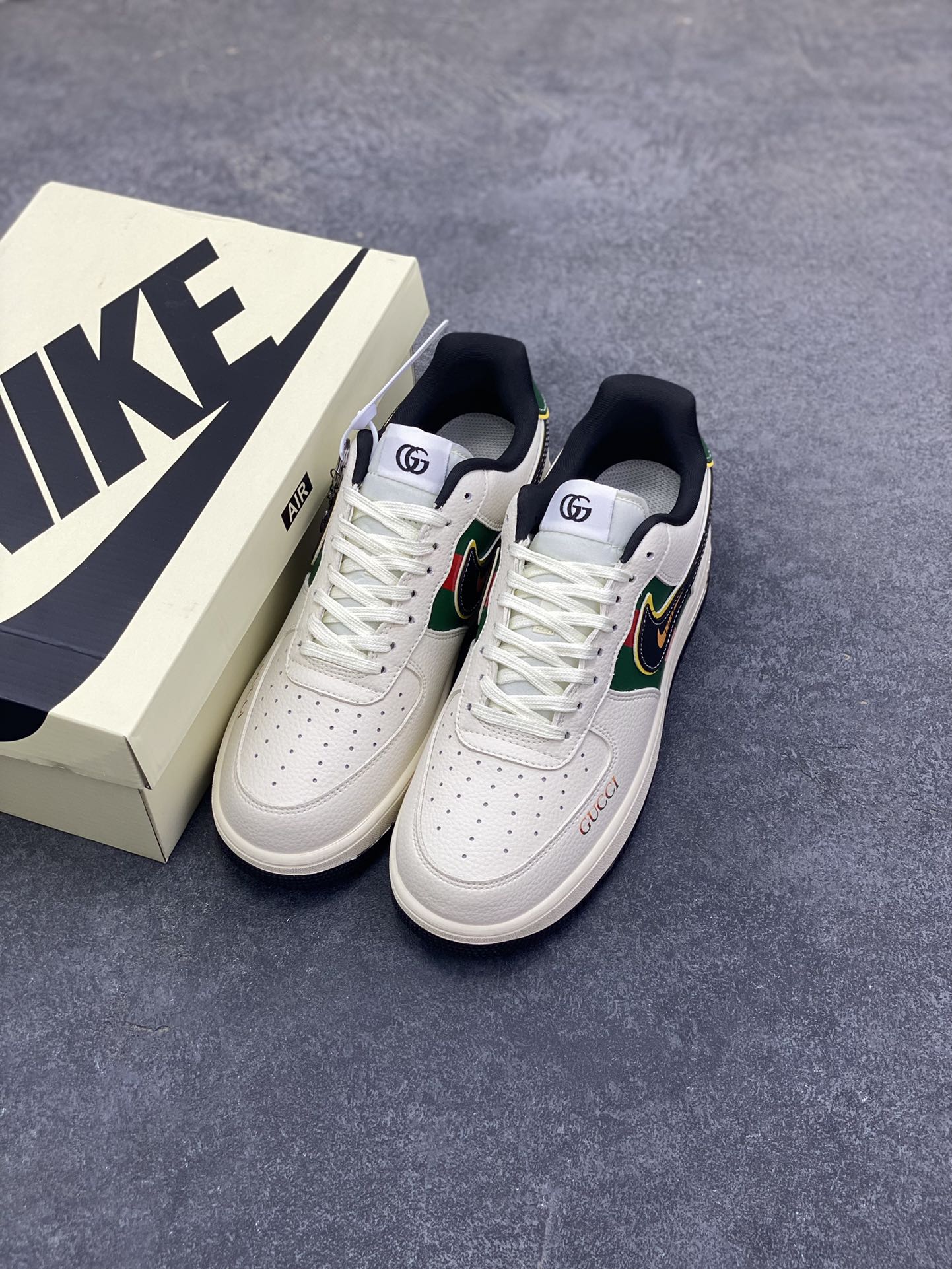 图片[8]-NIke Air Force 1 \’07 Low “古驰联名——米黑金边”空军一号 低帮 运动鞋 休闲鞋 折边针车 工艺难度大 原楦头原纸板 原装鞋盒 定制五金配件 内置全掌气垫 原厂鞋底 货号：DD1982-322 尺码：36 36.5 37.5 38 38.5 39 40 40.5 41 42 42.5 43 44 44.5 45-选品中心