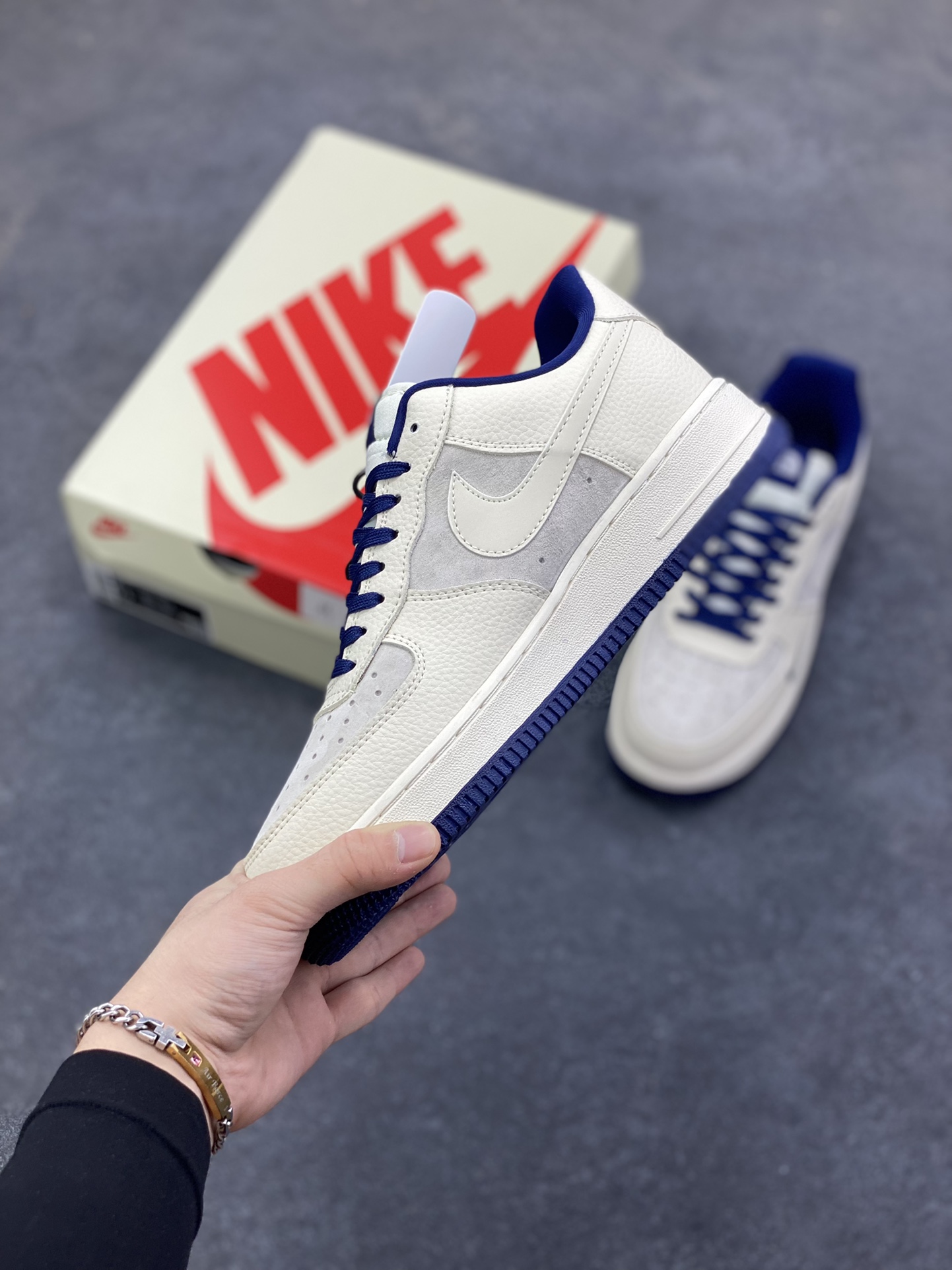 图片[3]-Nike Air Force 1 \’07 Low “北面联名——猪八米蓝”空军一号 高端定制 低帮 运动鞋 休闲鞋 折边针车 工艺难度大 原楦头原纸板 原装鞋盒 定制五金配件 内置全掌气垫 原厂鞋底 货号：DF0188-107 尺码：36 36.5 37.5 38 38.5 39 40 40.5 41 42 42.5 43 44 44.5 45-选品中心