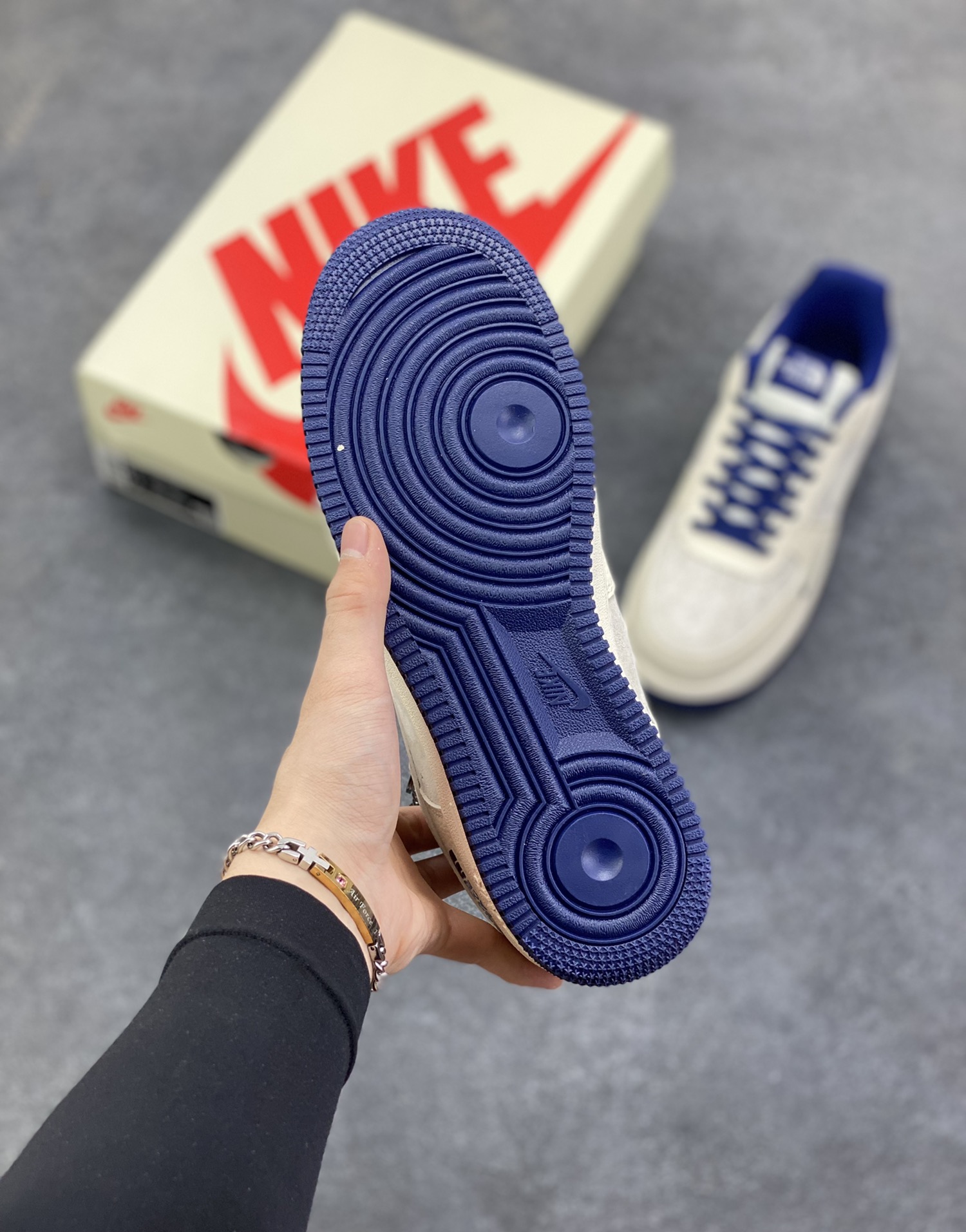 图片[5]-Nike Air Force 1 \’07 Low “北面联名——猪八米蓝”空军一号 高端定制 低帮 运动鞋 休闲鞋 折边针车 工艺难度大 原楦头原纸板 原装鞋盒 定制五金配件 内置全掌气垫 原厂鞋底 货号：DF0188-107 尺码：36 36.5 37.5 38 38.5 39 40 40.5 41 42 42.5 43 44 44.5 45-选品中心