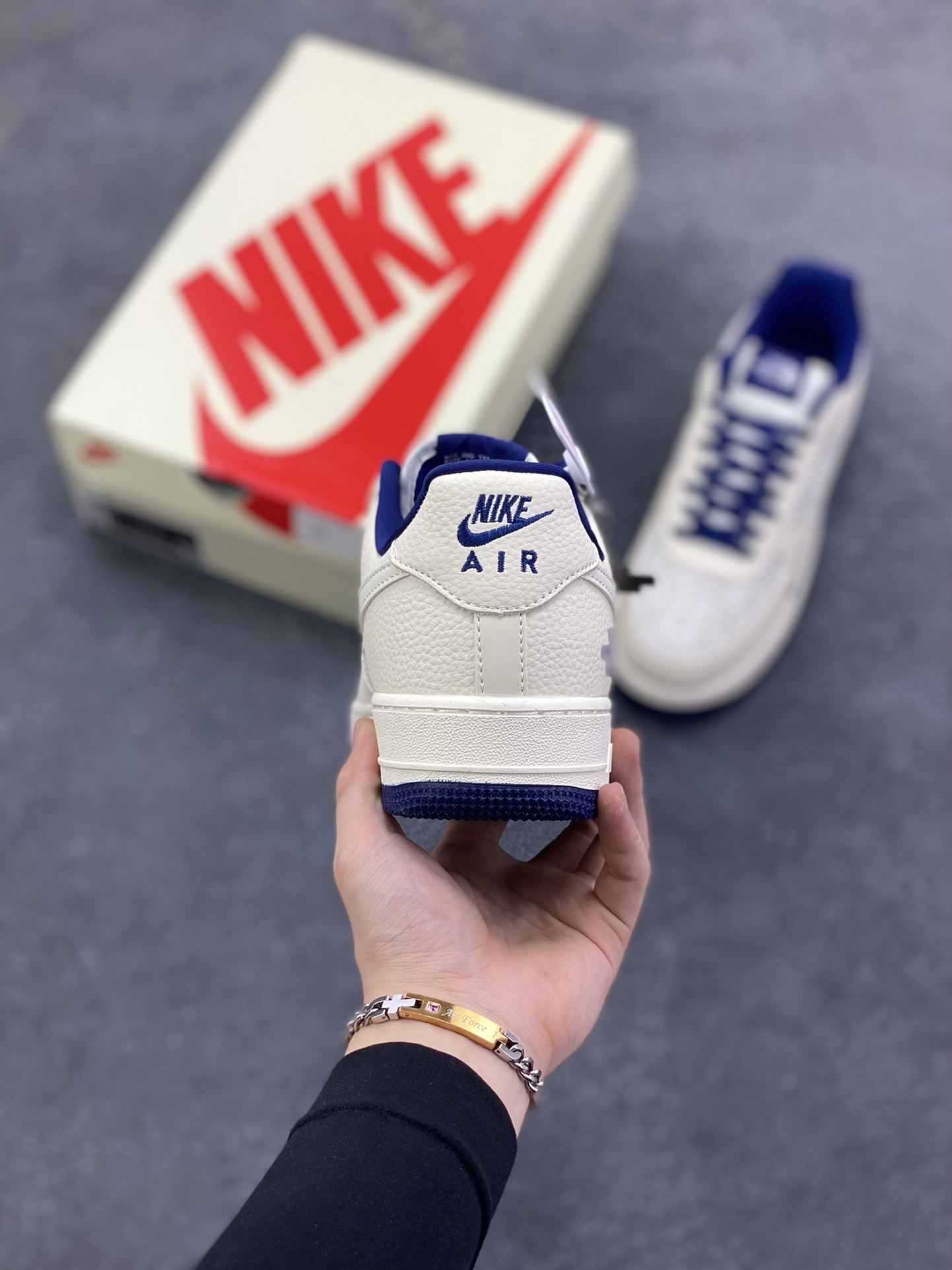 图片[4]-Nike Air Force 1 \’07 Low “北面联名——猪八米蓝”空军一号 高端定制 低帮 运动鞋 休闲鞋 折边针车 工艺难度大 原楦头原纸板 原装鞋盒 定制五金配件 内置全掌气垫 原厂鞋底 货号：DF0188-107 尺码：36 36.5 37.5 38 38.5 39 40 40.5 41 42 42.5 43 44 44.5 45-选品中心