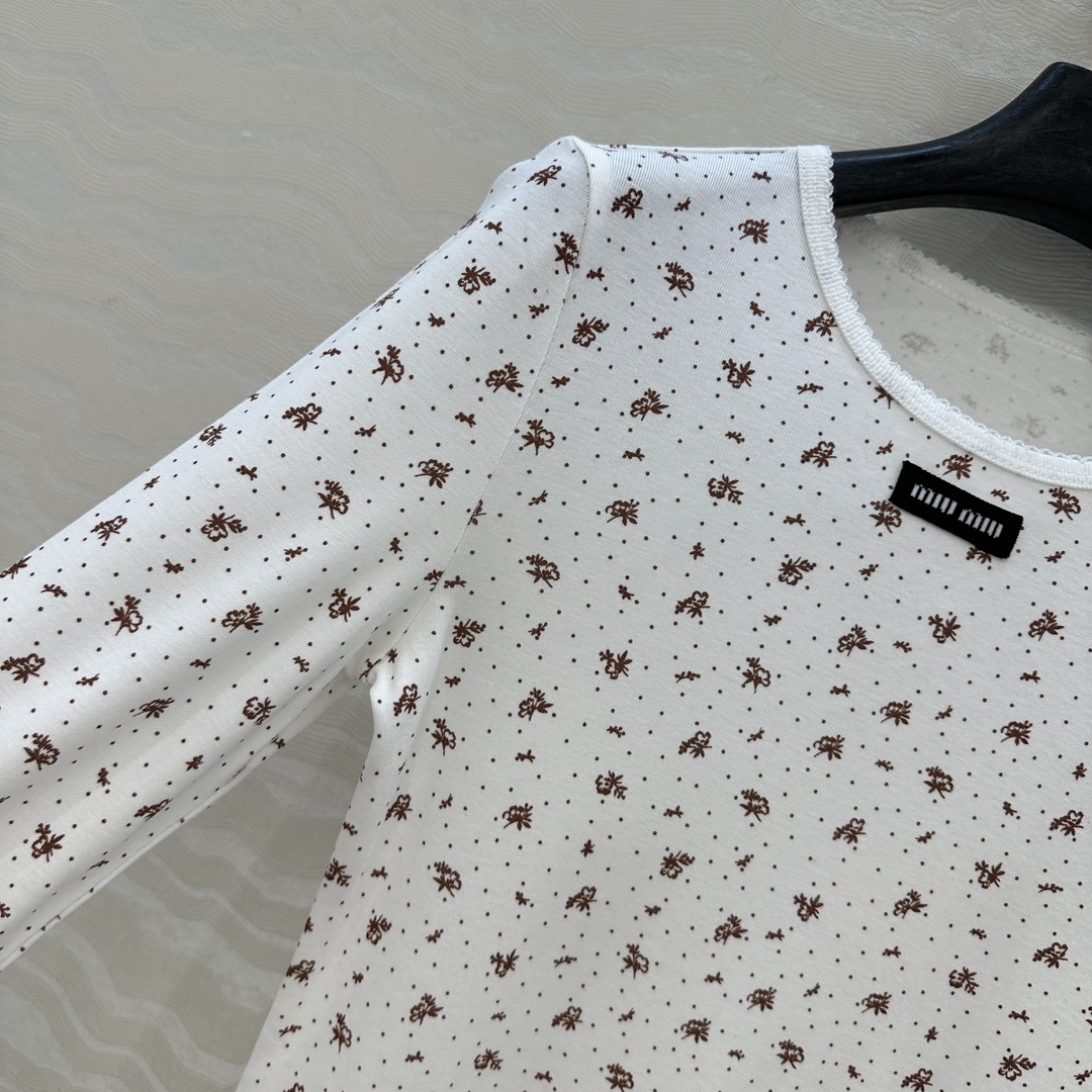 独家首发❤️原单品质，miu系少女穿搭！holiday系列田园小碎花纯棉长T裙，小花边领设计可爱少女风。