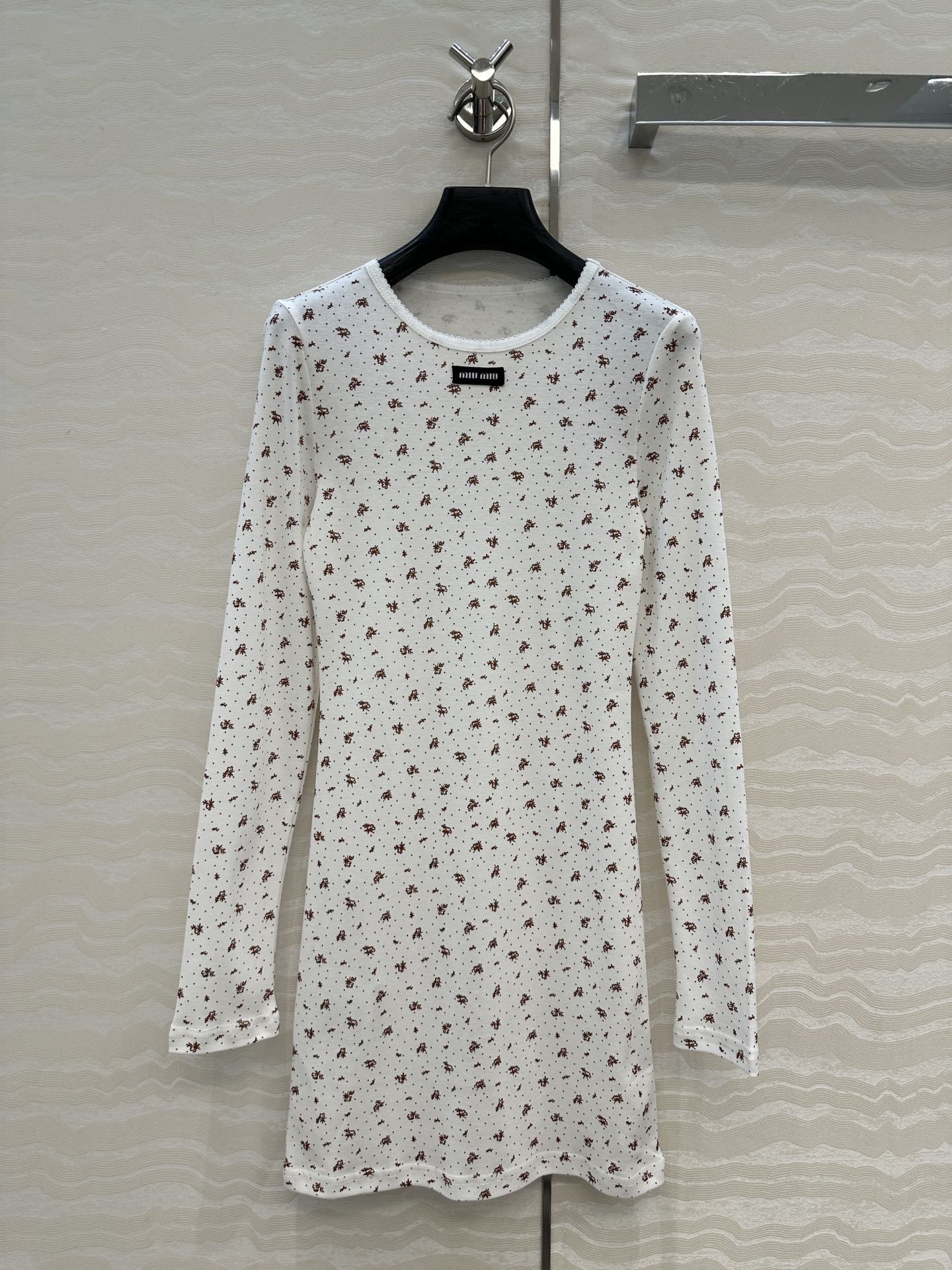 独家首发❤️原单品质，miu系少女穿搭！holiday系列田园小碎花纯棉长T裙，小花边领设计可爱少女风。