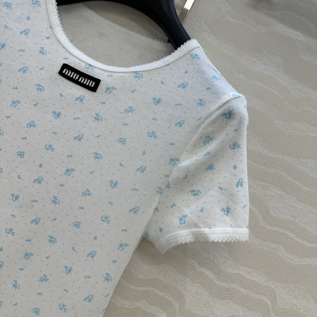 独家首发❤️原单品质，miu系少女穿搭！holiday系列田园小碎花纯棉短袖T恤，小花边领设计可爱少女风