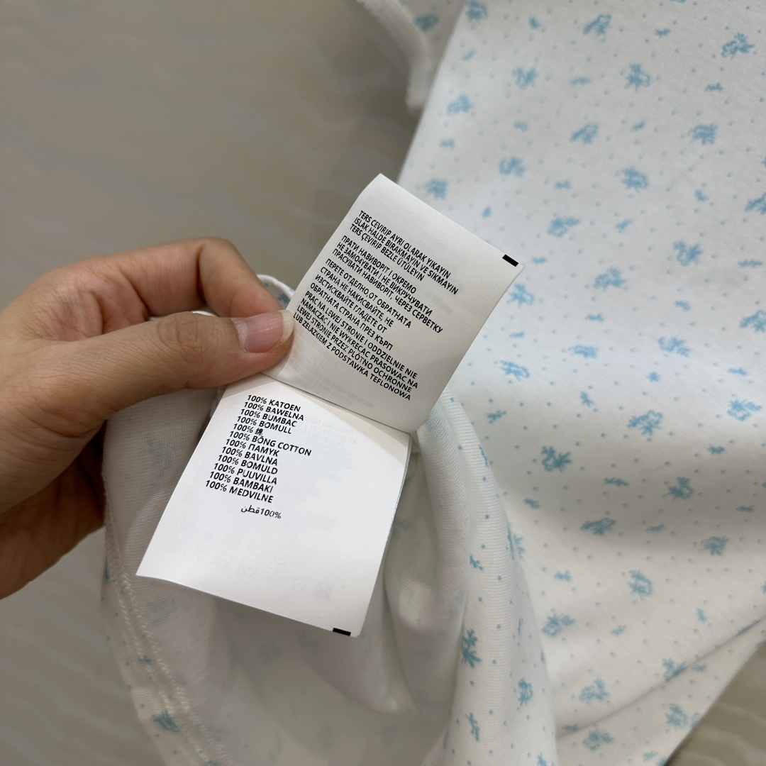 独家首发❤️原单品质，miu系少女穿搭！holiday系列田园小碎花纯棉短袖T恤，小花边领设计可爱少女风