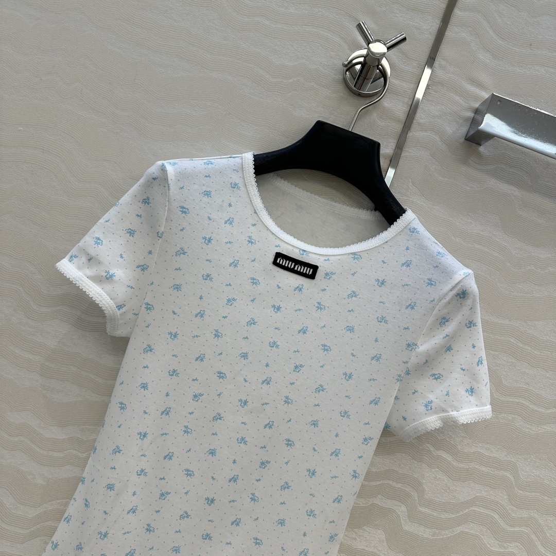 独家首发❤️原单品质，miu系少女穿搭！holiday系列田园小碎花纯棉短袖T恤，小花边领设计可爱少女风