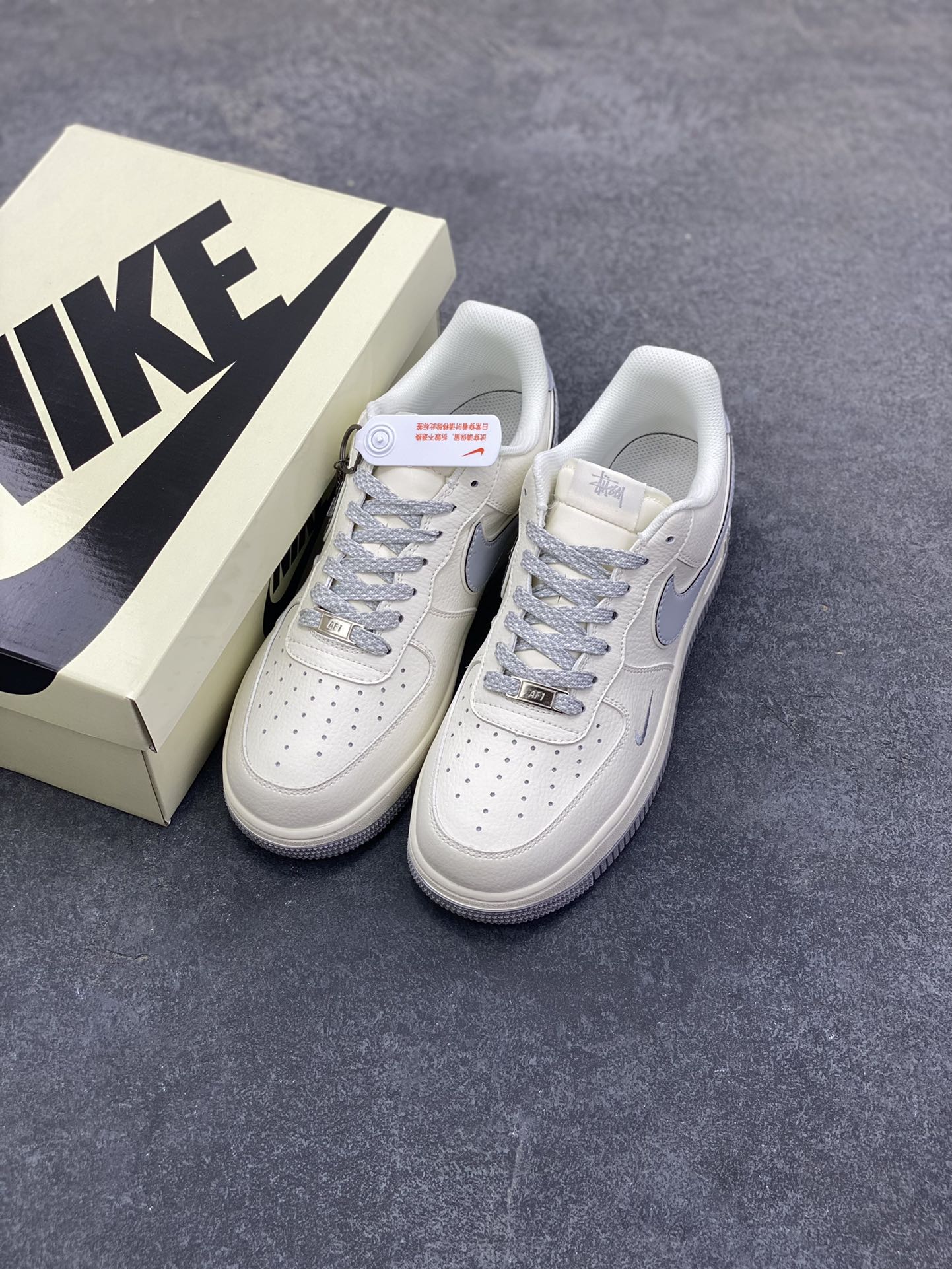 图片[8]-NIke Air Force 1 \’07 Low “NIKE灰标”空军一号 低帮 运动鞋 休闲鞋 折边针车 工艺难度大 原楦头原纸板 原装鞋盒 定制五金配件 内置全掌气垫 原厂鞋底 货号：CS5288-041 尺码：36 36.5 37.5 38 38.5 39 40 40.5 41 42 42.5 43 44 44.5 45-选品中心