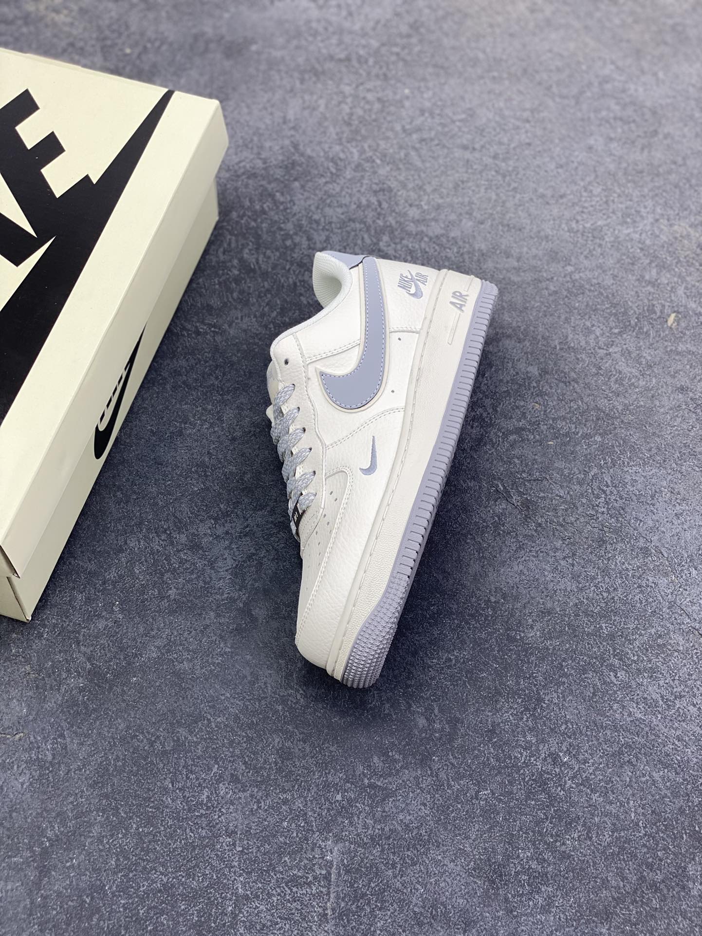 图片[7]-NIke Air Force 1 \’07 Low “NIKE灰标”空军一号 低帮 运动鞋 休闲鞋 折边针车 工艺难度大 原楦头原纸板 原装鞋盒 定制五金配件 内置全掌气垫 原厂鞋底 货号：CS5288-041 尺码：36 36.5 37.5 38 38.5 39 40 40.5 41 42 42.5 43 44 44.5 45-选品中心