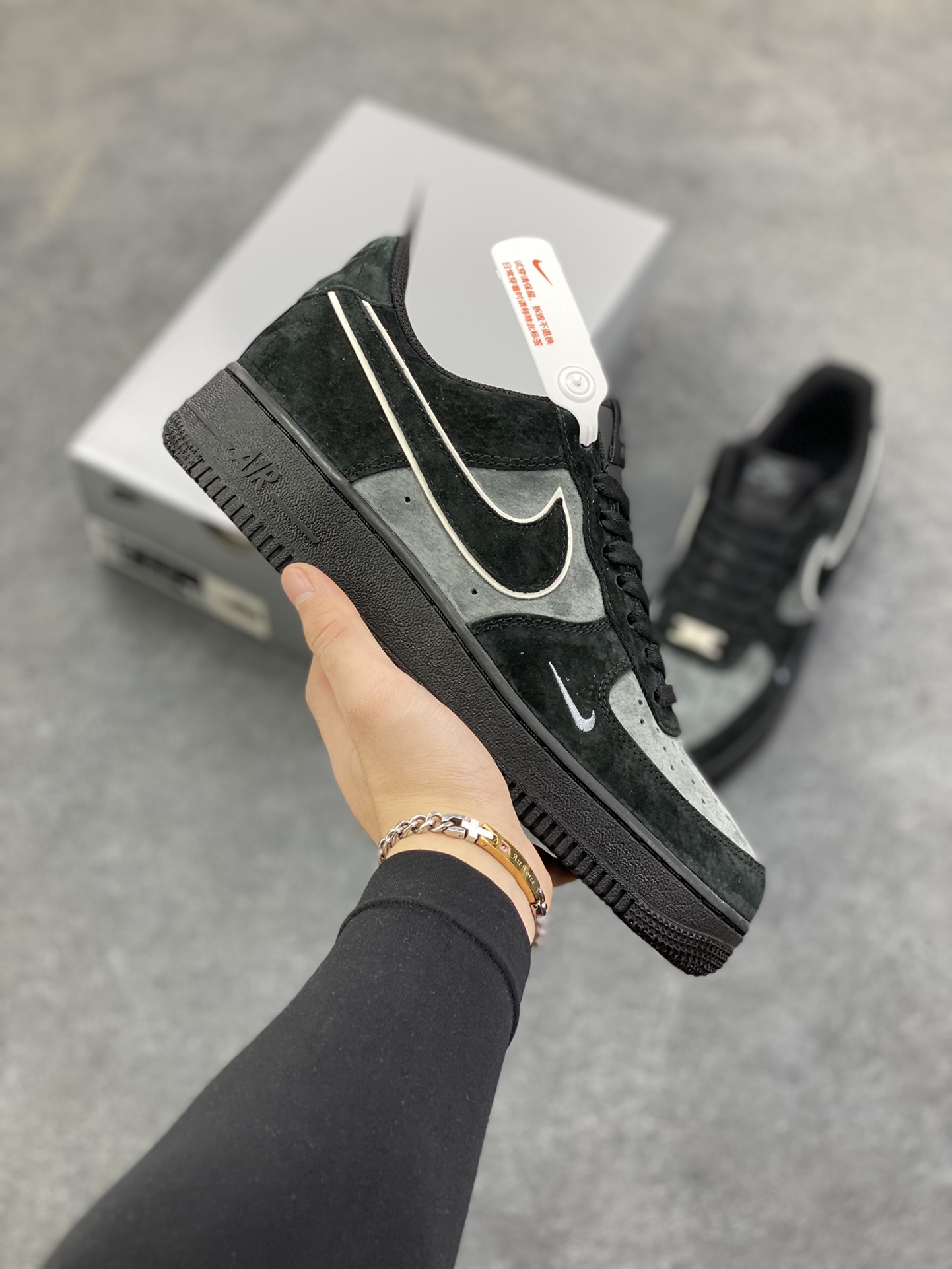 Nike Air Force 1 07 Low “黑武士”全麂皮 秋冬 空军一号低帮休闲板鞋 定制皮料 原盒原包装 原楦头原纸板 纯正版型 内置全掌气垫 货号：ZH0316-134 尺码：36 36.5 37.5 38 38.5 39 40 40.5 41 42 42.5 43 44 44.5 45-选品中心