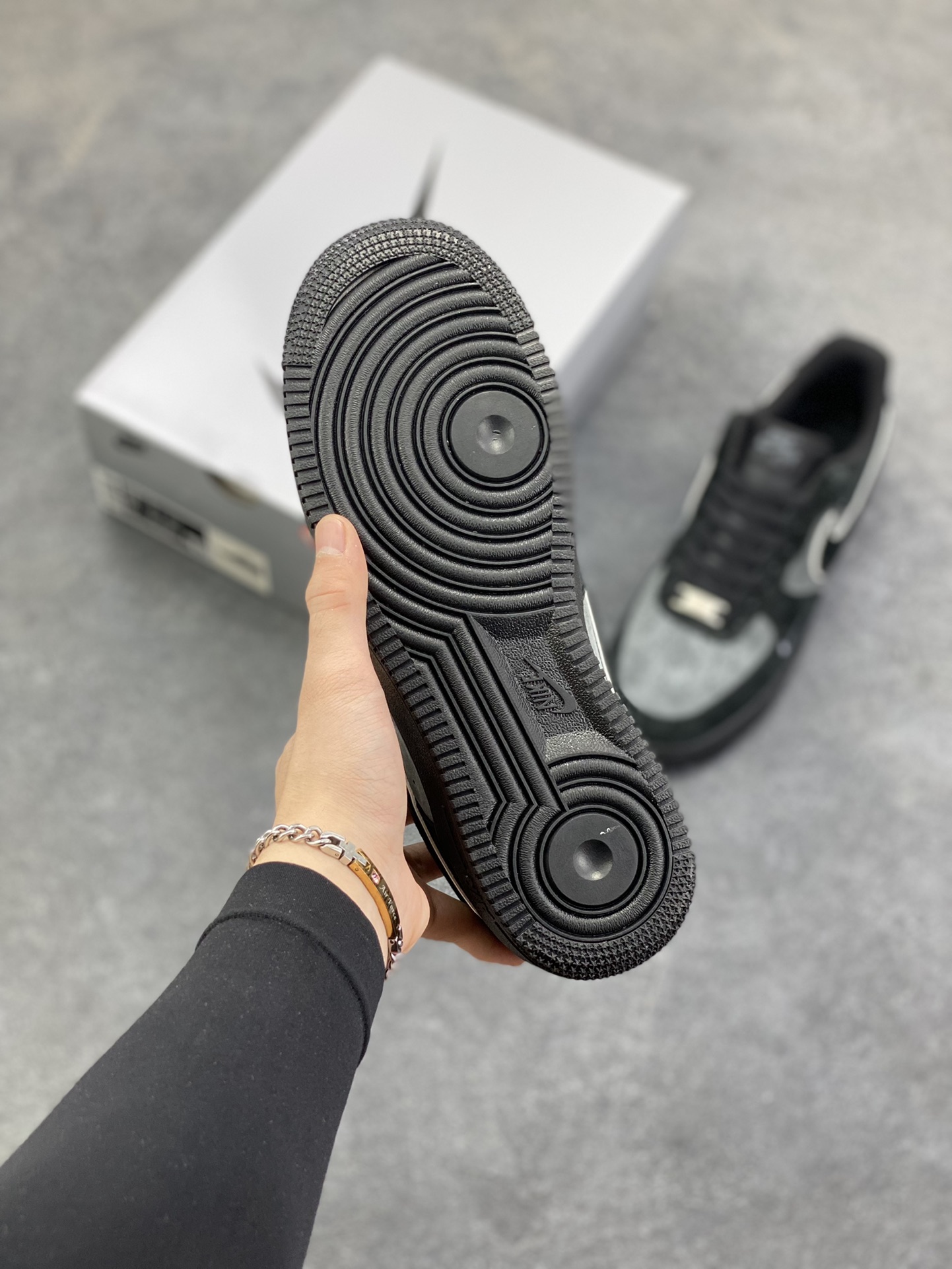 图片[5]-Nike Air Force 1 07 Low “黑武士”全麂皮 秋冬 空军一号低帮休闲板鞋 定制皮料 原盒原包装 原楦头原纸板 纯正版型 内置全掌气垫 货号：ZH0316-134 尺码：36 36.5 37.5 38 38.5 39 40 40.5 41 42 42.5 43 44 44.5 45-选品中心