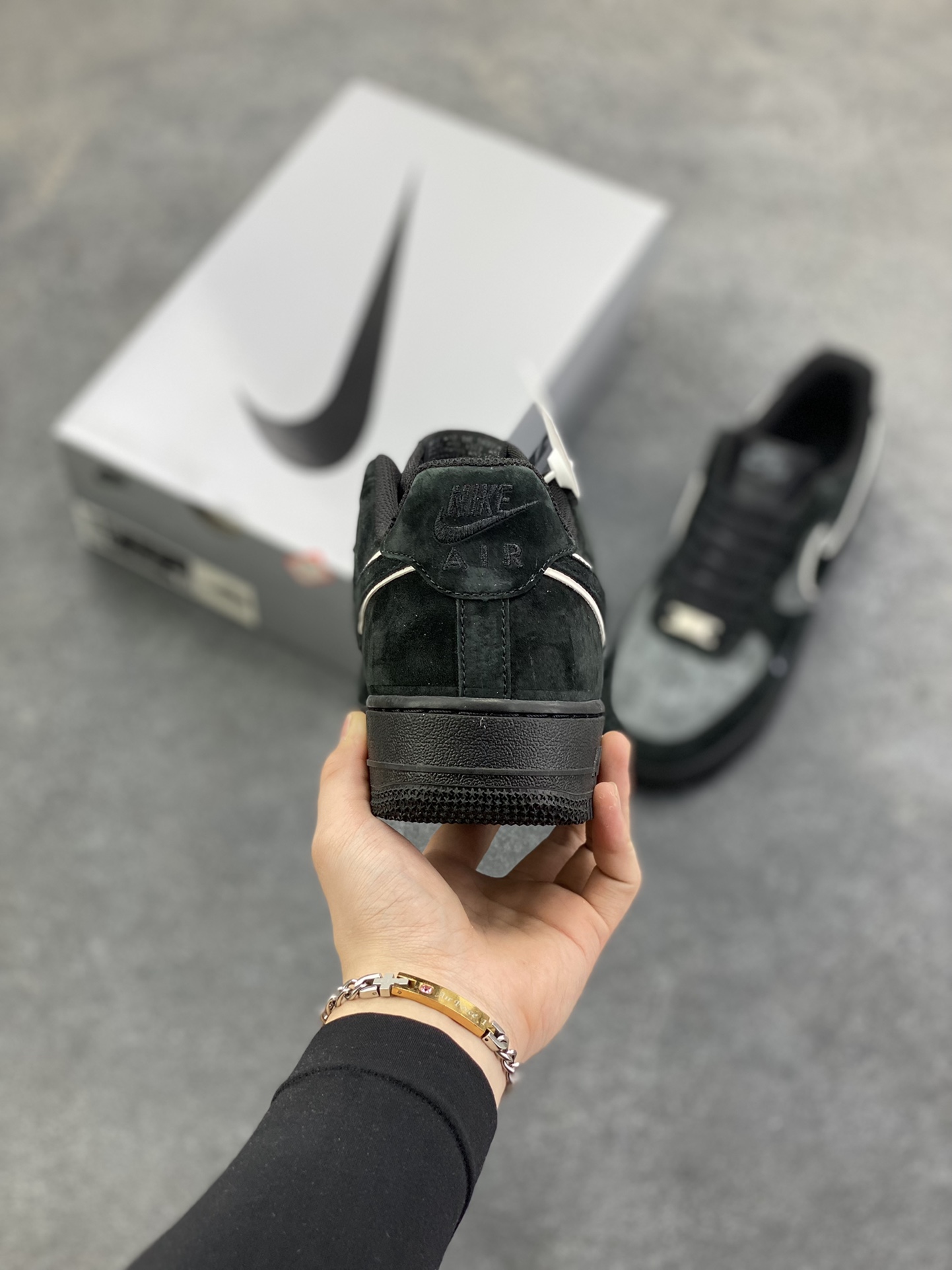 图片[4]-Nike Air Force 1 07 Low “黑武士”全麂皮 秋冬 空军一号低帮休闲板鞋 定制皮料 原盒原包装 原楦头原纸板 纯正版型 内置全掌气垫 货号：ZH0316-134 尺码：36 36.5 37.5 38 38.5 39 40 40.5 41 42 42.5 43 44 44.5 45-选品中心