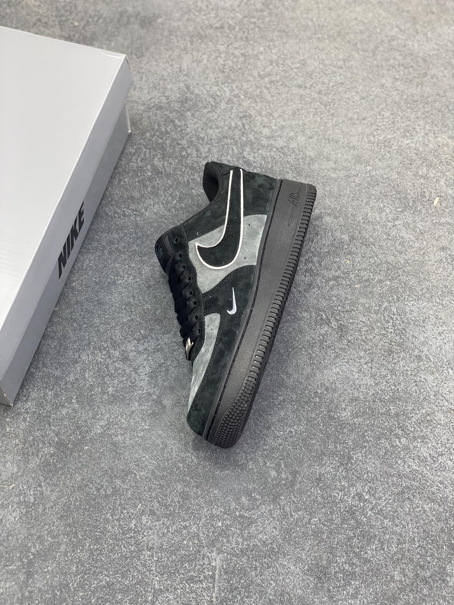 图片[7]-Nike Air Force 1 07 Low “黑武士”全麂皮 秋冬 空军一号低帮休闲板鞋 定制皮料 原盒原包装 原楦头原纸板 纯正版型 内置全掌气垫 货号：ZH0316-134 尺码：36 36.5 37.5 38 38.5 39 40 40.5 41 42 42.5 43 44 44.5 45-选品中心