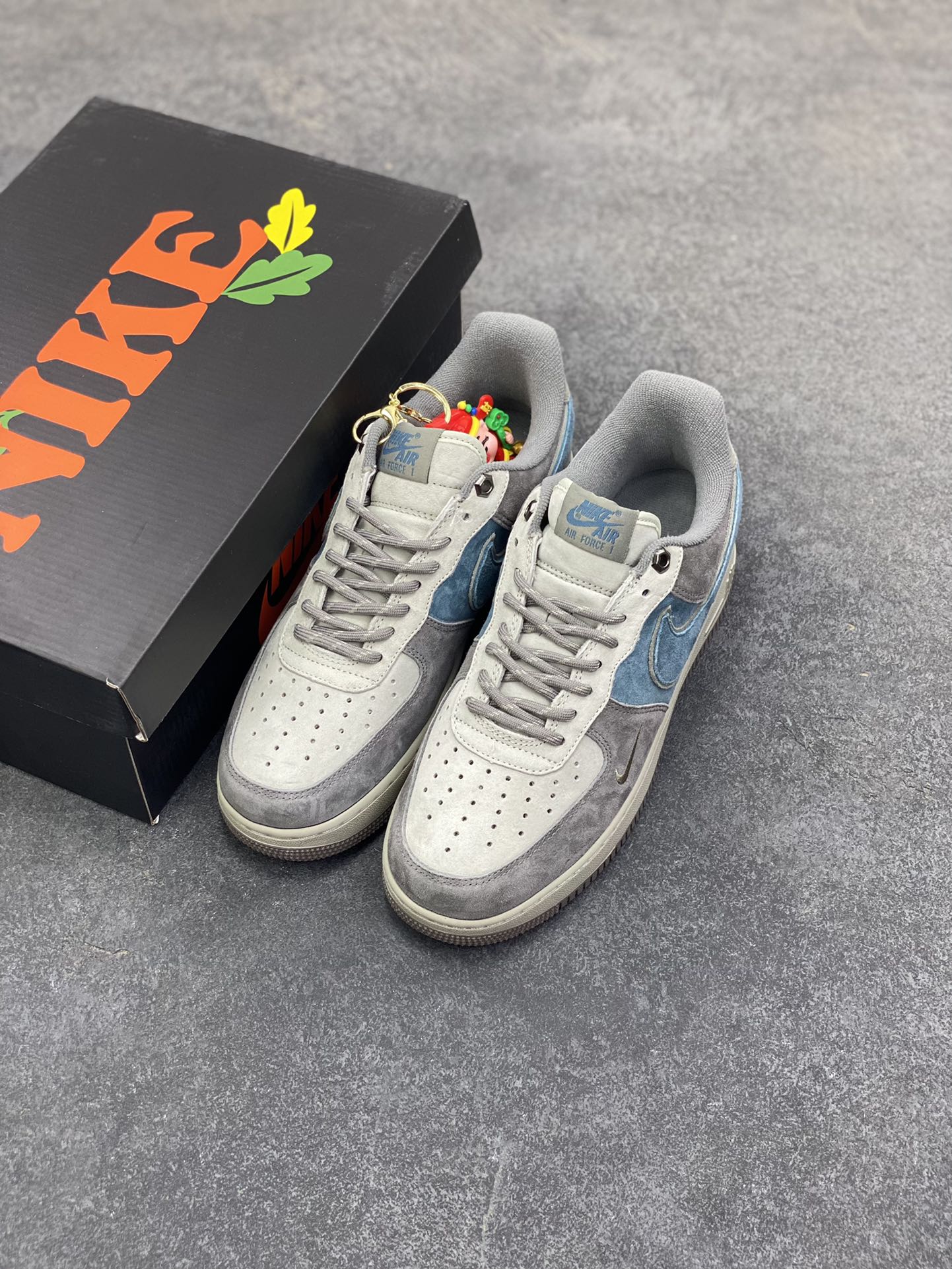 图片[8]-Nike Air Force 1 \’07 Low “头层猪八拼接” 空军一号 高端定制 低帮 运动鞋 休闲鞋 折边针车 工艺难度大 原楦头原纸板 原装鞋盒 定制五金配件 内置全掌气垫 原厂鞋底 货号：DY9867-009 尺码：36 36.5 37.5 38 38.5 39 40 40.5 41 42 42.5 43 44 44.5 45-选品中心