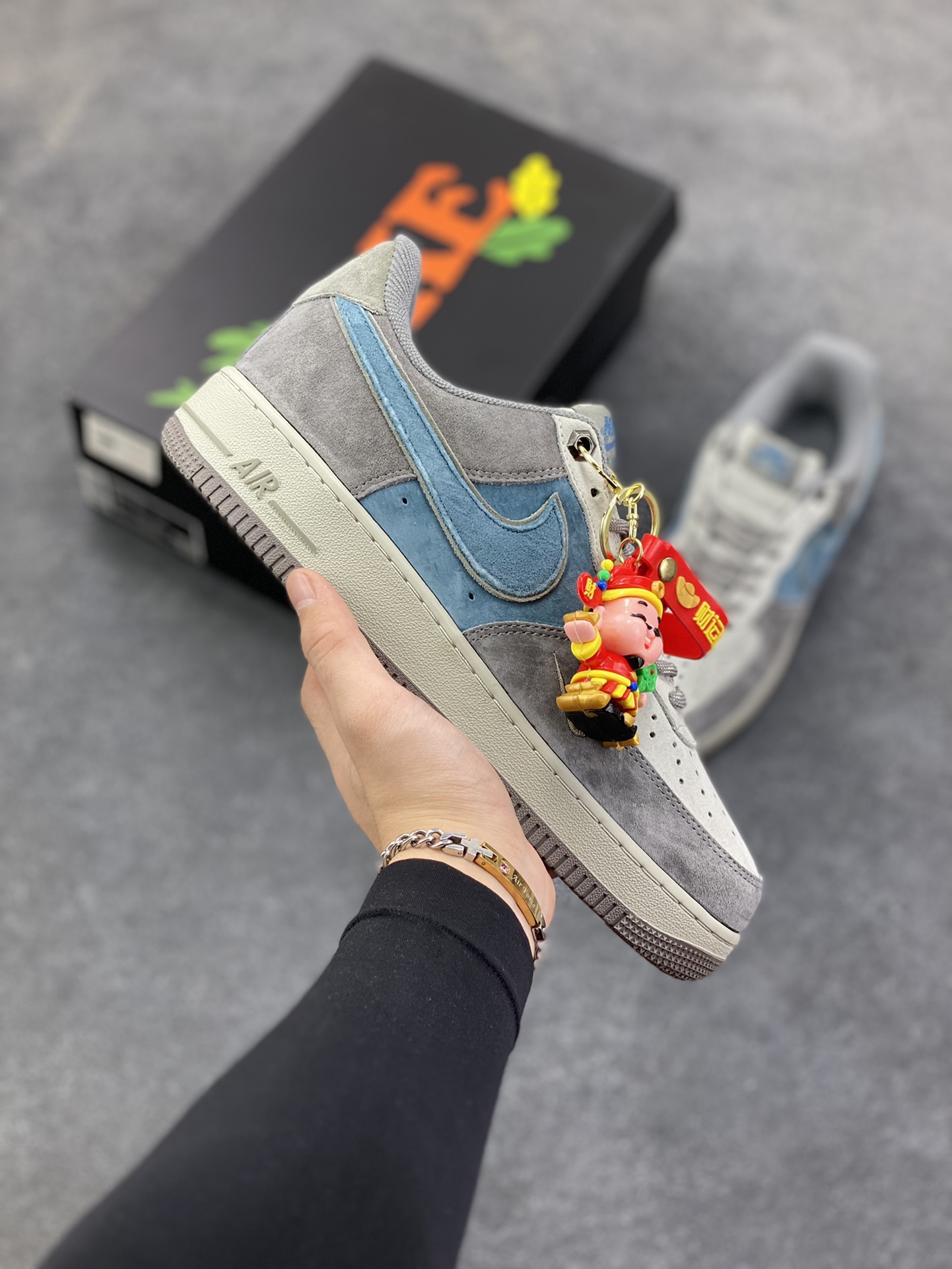 Nike Air Force 1 \’07 Low “头层猪八拼接” 空军一号 高端定制 低帮 运动鞋 休闲鞋 折边针车 工艺难度大 原楦头原纸板 原装鞋盒 定制五金配件 内置全掌气垫 原厂鞋底 货号：DY9867-009 尺码：36 36.5 37.5 38 38.5 39 40 40.5 41 42 42.5 43 44 44.5 45-选品中心