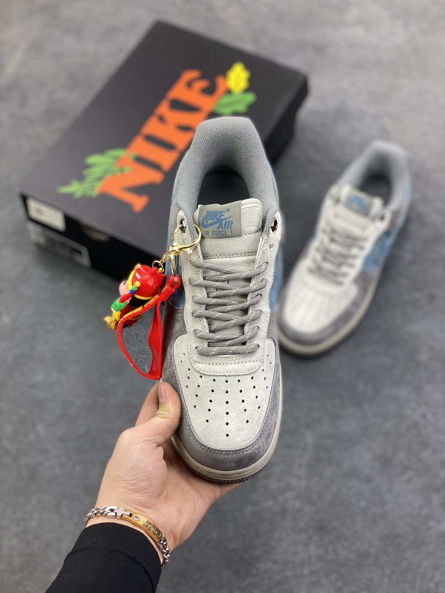 图片[2]-Nike Air Force 1 \’07 Low “头层猪八拼接” 空军一号 高端定制 低帮 运动鞋 休闲鞋 折边针车 工艺难度大 原楦头原纸板 原装鞋盒 定制五金配件 内置全掌气垫 原厂鞋底 货号：DY9867-009 尺码：36 36.5 37.5 38 38.5 39 40 40.5 41 42 42.5 43 44 44.5 45-选品中心