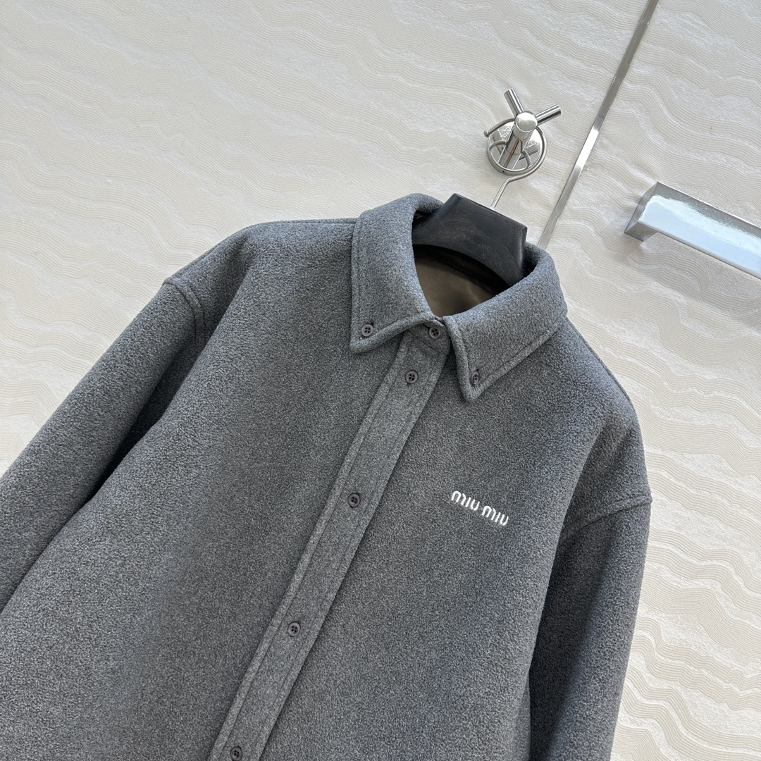 独家首发❤️原单品质，miu系少女格蕾系穿搭！holiday系列知识分子时髦风衬衫外套！进口摇粒太空绒面