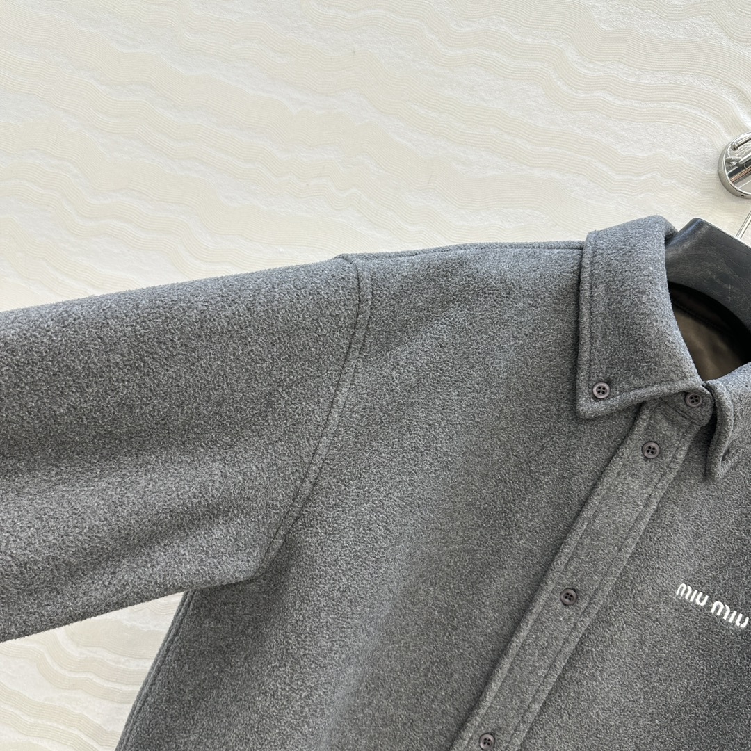独家首发❤️原单品质，miu系少女格蕾系穿搭！holiday系列知识分子时髦风衬衫外套！进口摇粒太空绒面