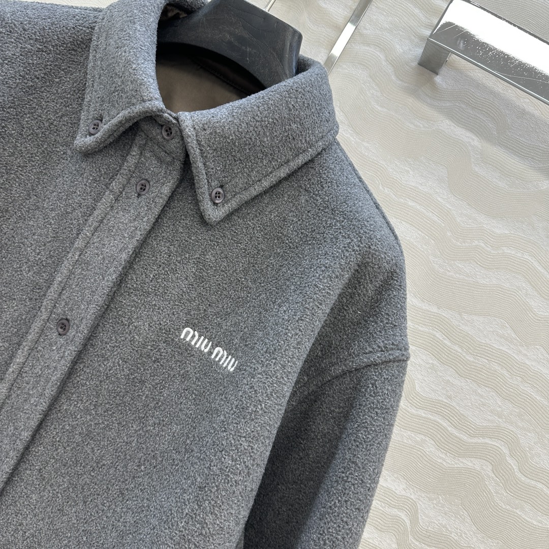 独家首发❤️原单品质，miu系少女格蕾系穿搭！holiday系列知识分子时髦风衬衫外套！进口摇粒太空绒面