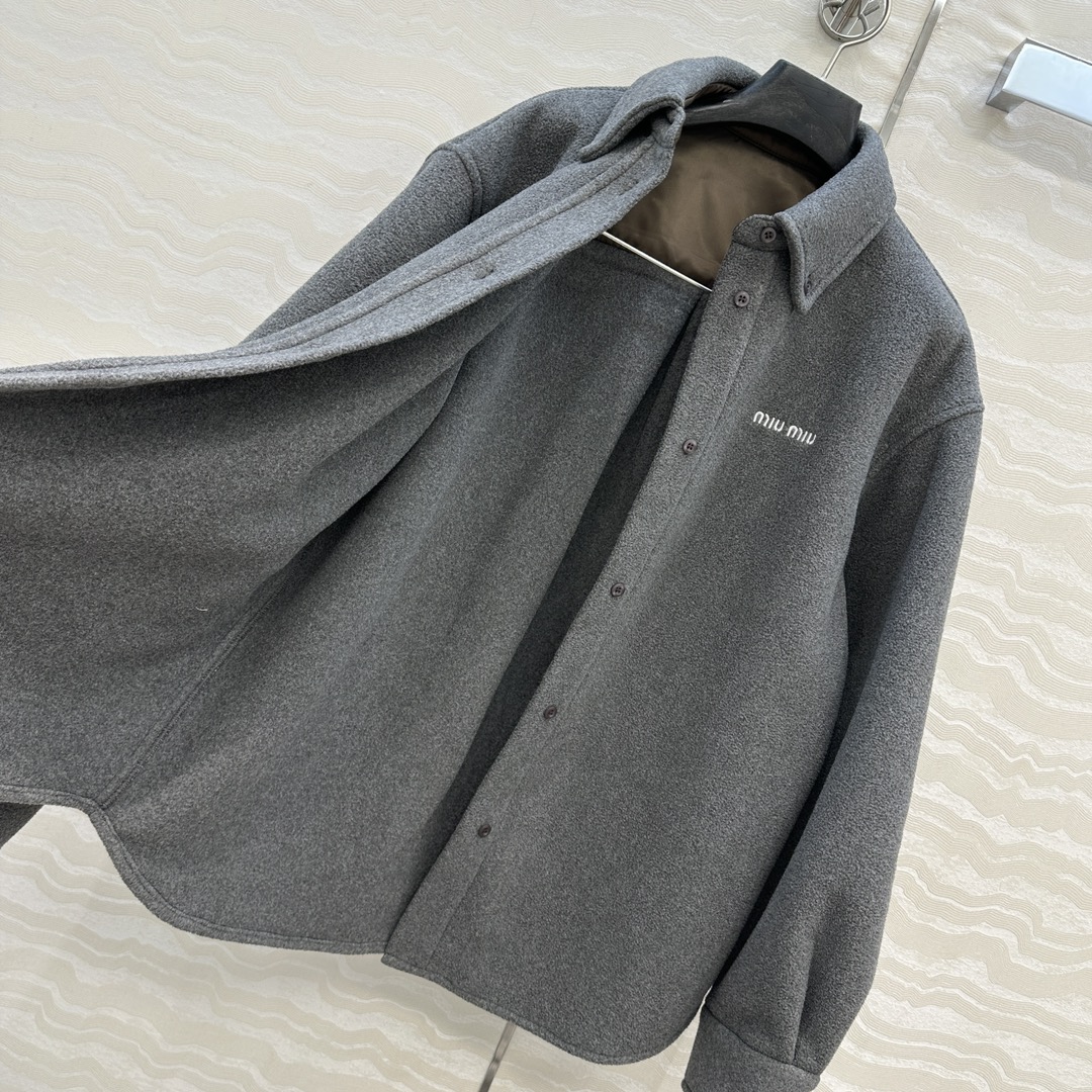 独家首发❤️原单品质，miu系少女格蕾系穿搭！holiday系列知识分子时髦风衬衫外套！进口摇粒太空绒面