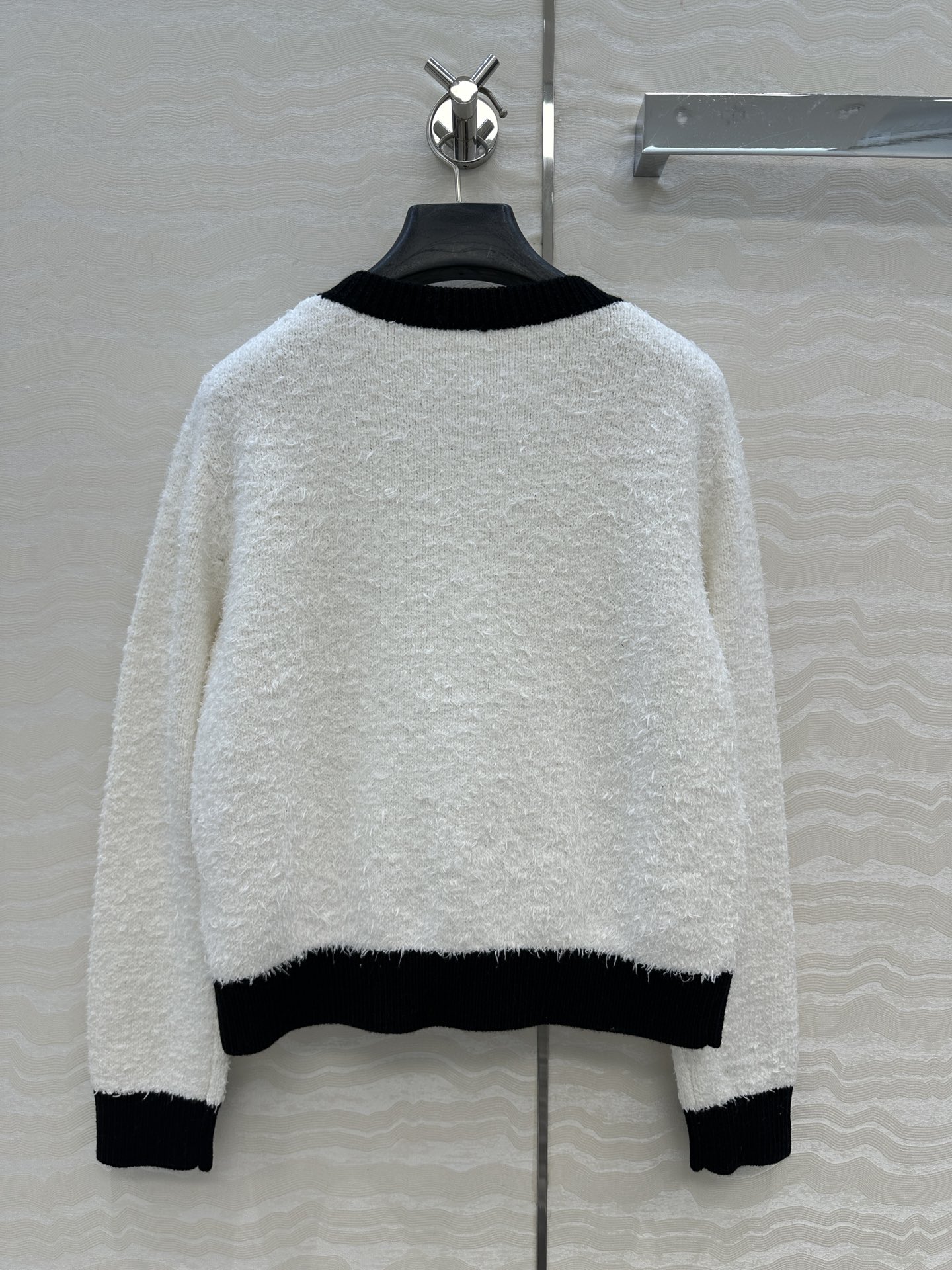 独家首发❤️高端原单品质，Coco25b美少女系列！撞色圆领小开衫，进口特种毛茸纱线质感细腻柔软。金属扣