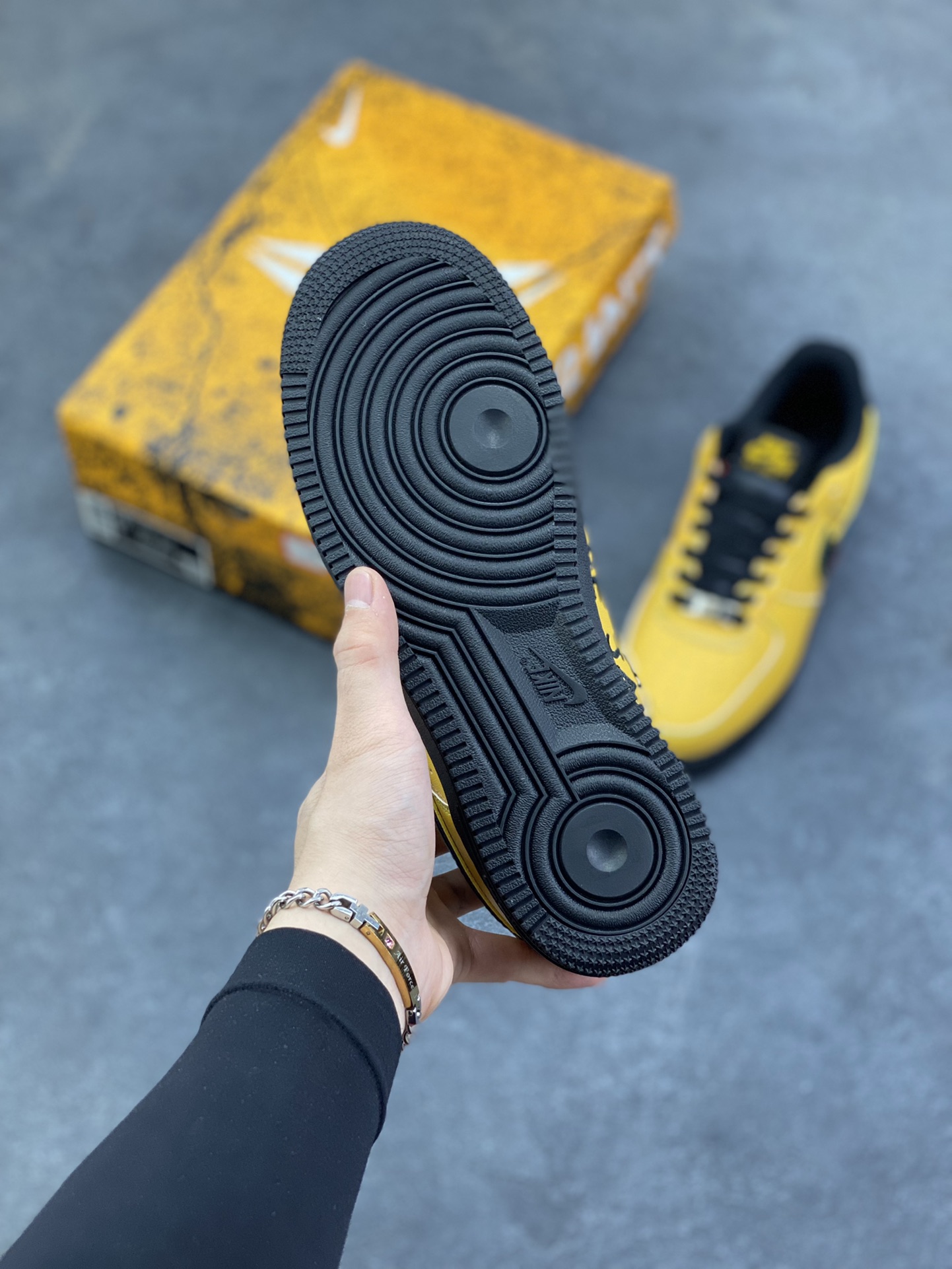 图片[5]-Nike Air Force 1 Low 空军一号低帮百搭休闲运动板鞋。柔软、弹性十足的缓震性能和出色的中底设计，横跨复古与现代的外型结合，造就出风靡全球三十多年的Force 1，直到今天还深受青睐。 货号：IQ2713-700 尺码：36 36.5 37.5 38 38.5 39 40 40.5 41 42 42.5 43 44 44.5 45-选品中心