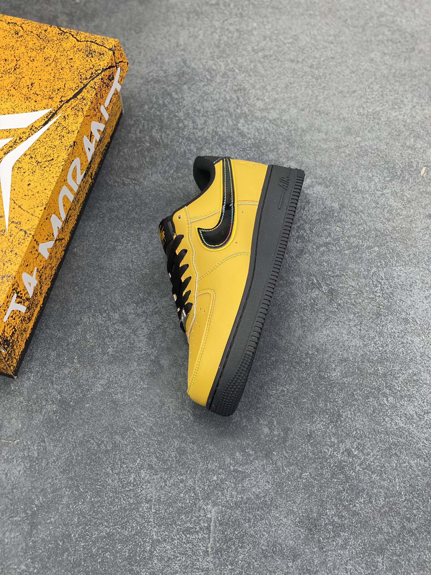 图片[7]-Nike Air Force 1 Low 空军一号低帮百搭休闲运动板鞋。柔软、弹性十足的缓震性能和出色的中底设计，横跨复古与现代的外型结合，造就出风靡全球三十多年的Force 1，直到今天还深受青睐。 货号：IQ2713-700 尺码：36 36.5 37.5 38 38.5 39 40 40.5 41 42 42.5 43 44 44.5 45-选品中心