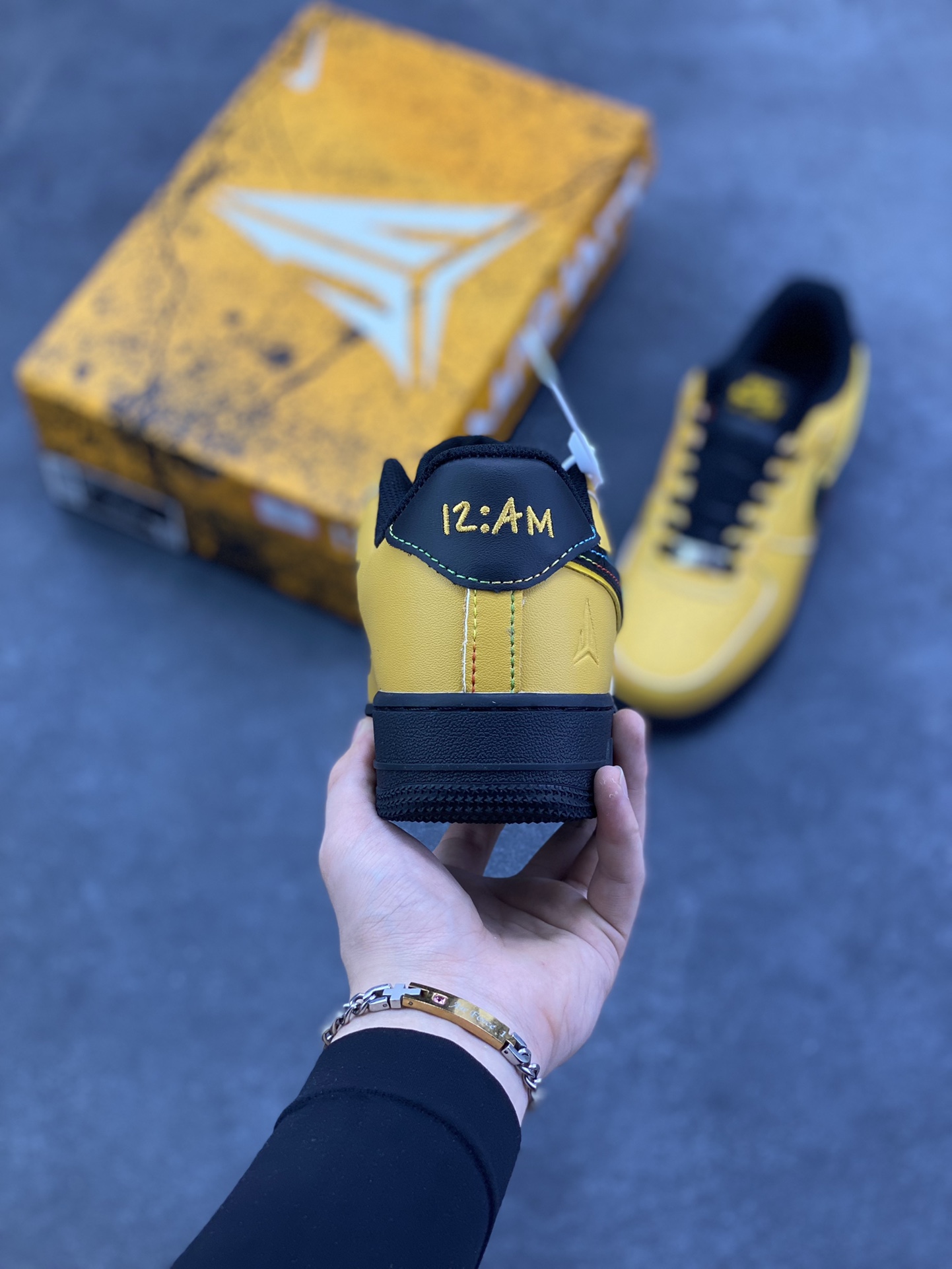 图片[4]-Nike Air Force 1 Low 空军一号低帮百搭休闲运动板鞋。柔软、弹性十足的缓震性能和出色的中底设计，横跨复古与现代的外型结合，造就出风靡全球三十多年的Force 1，直到今天还深受青睐。 货号：IQ2713-700 尺码：36 36.5 37.5 38 38.5 39 40 40.5 41 42 42.5 43 44 44.5 45-选品中心