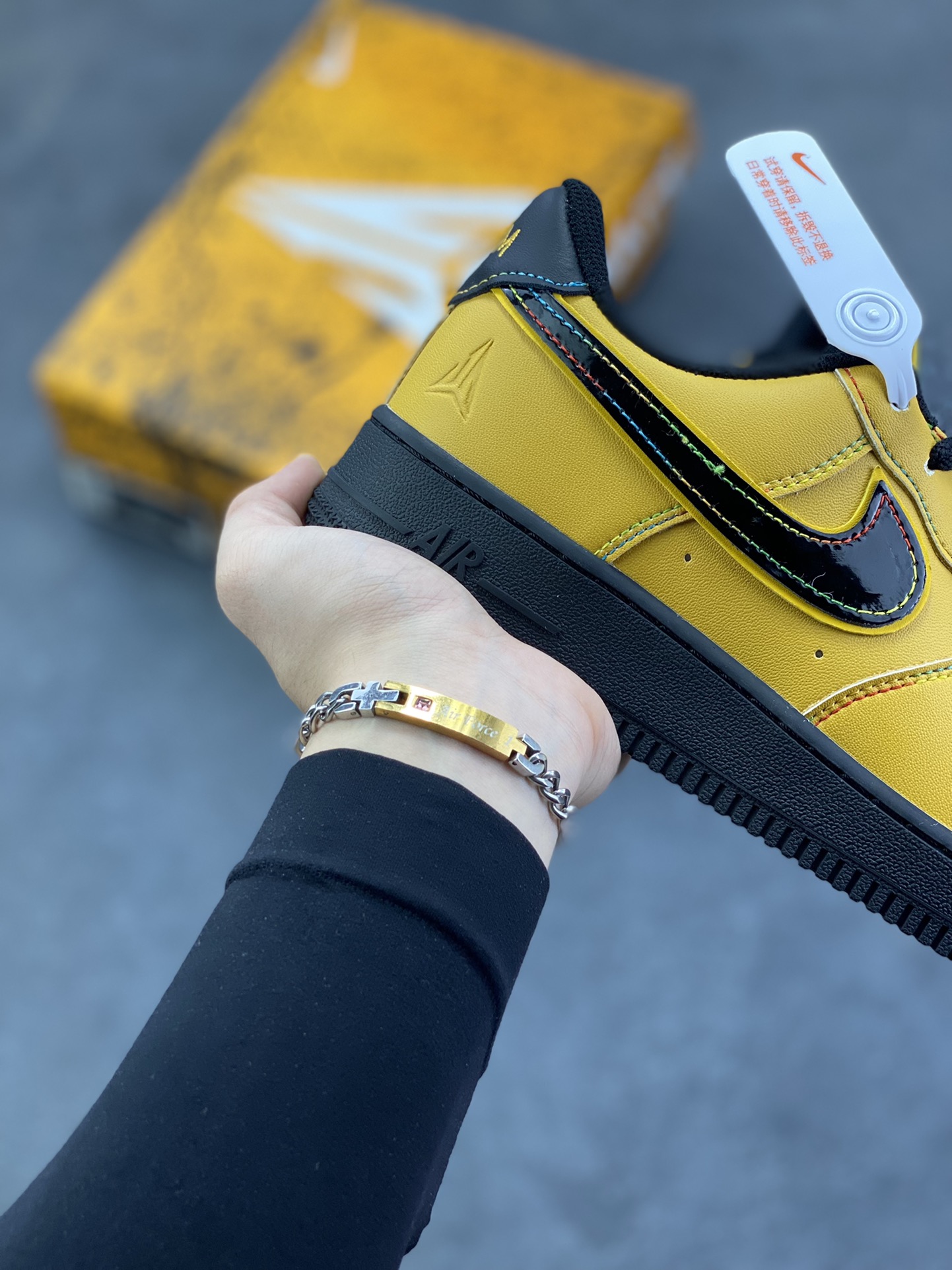 图片[6]-Nike Air Force 1 Low 空军一号低帮百搭休闲运动板鞋。柔软、弹性十足的缓震性能和出色的中底设计，横跨复古与现代的外型结合，造就出风靡全球三十多年的Force 1，直到今天还深受青睐。 货号：IQ2713-700 尺码：36 36.5 37.5 38 38.5 39 40 40.5 41 42 42.5 43 44 44.5 45-选品中心