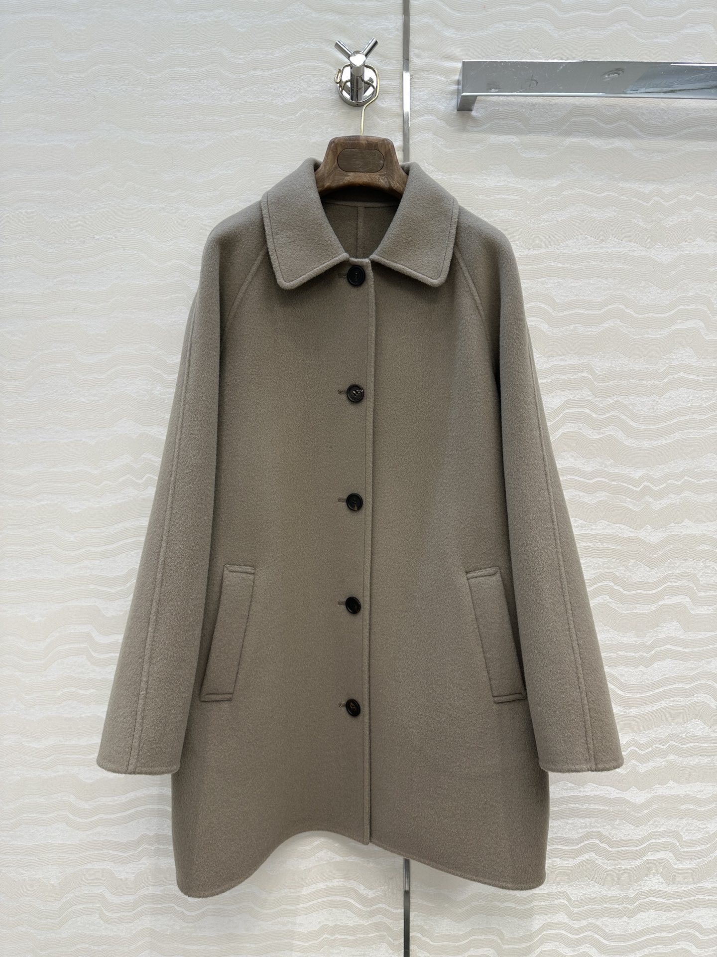 独家首发❤️高端品质！lP🆕高奢老钱风穿搭！定制琥珀色。英式气质翻领单排扣手工羊绒长款大衣外套！廓形设计