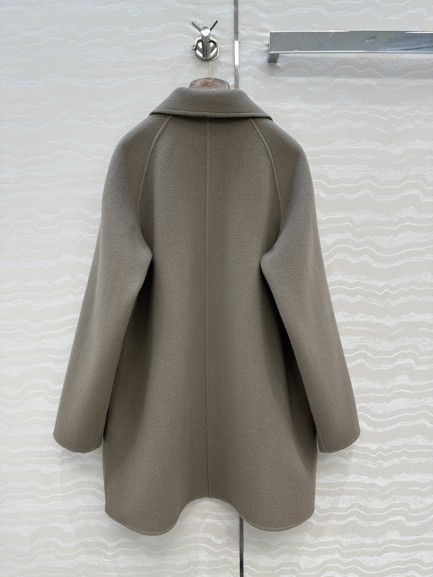 独家首发❤️高端品质！lP🆕高奢老钱风穿搭！定制琥珀色。英式气质翻领单排扣手工羊绒长款大衣外套！廓形设计