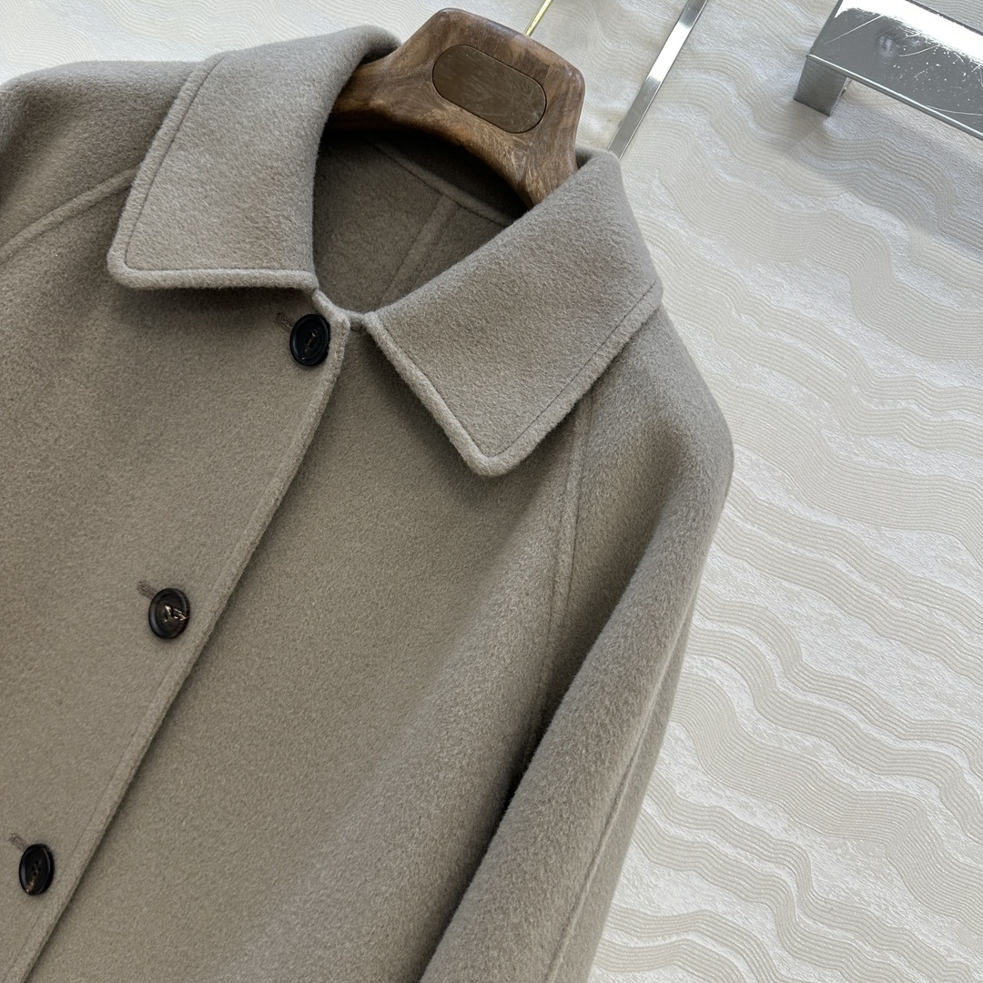 独家首发❤️高端品质！lP🆕高奢老钱风穿搭！定制琥珀色。英式气质翻领单排扣手工羊绒长款大衣外套！廓形设计