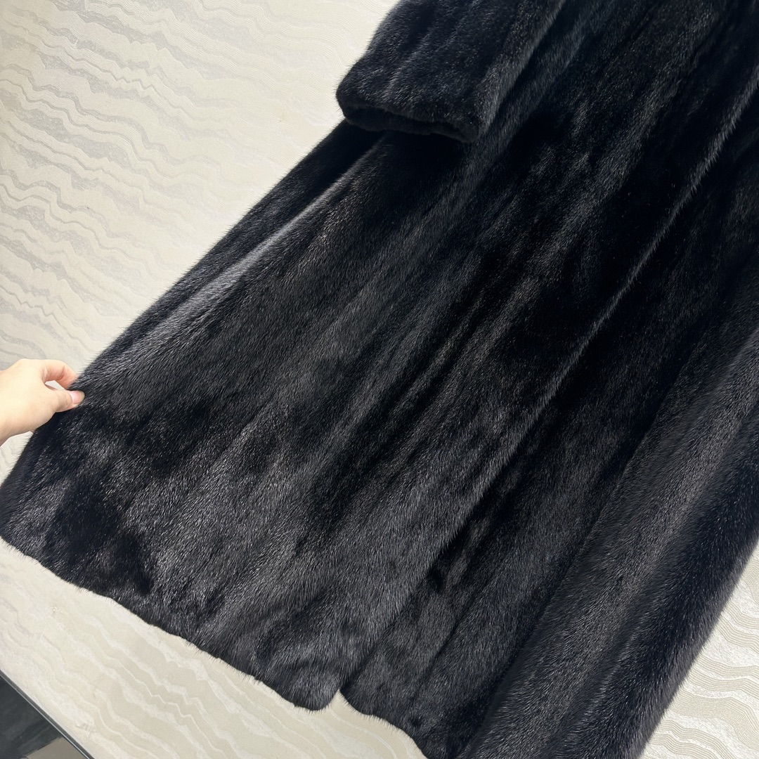 高端顶级好货，Row风长期主义穿搭！黑貂大衣！整件采用纯手工抽刀工艺做法！懂货的来！高级黑貂复古美感绝对