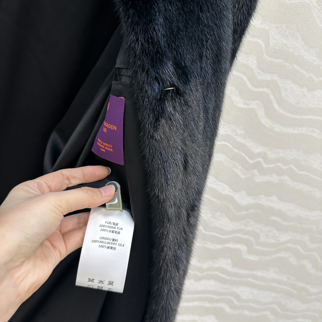 高端顶级好货，Row风长期主义穿搭！黑貂大衣！整件采用纯手工抽刀工艺做法！懂货的来！高级黑貂复古美感绝对